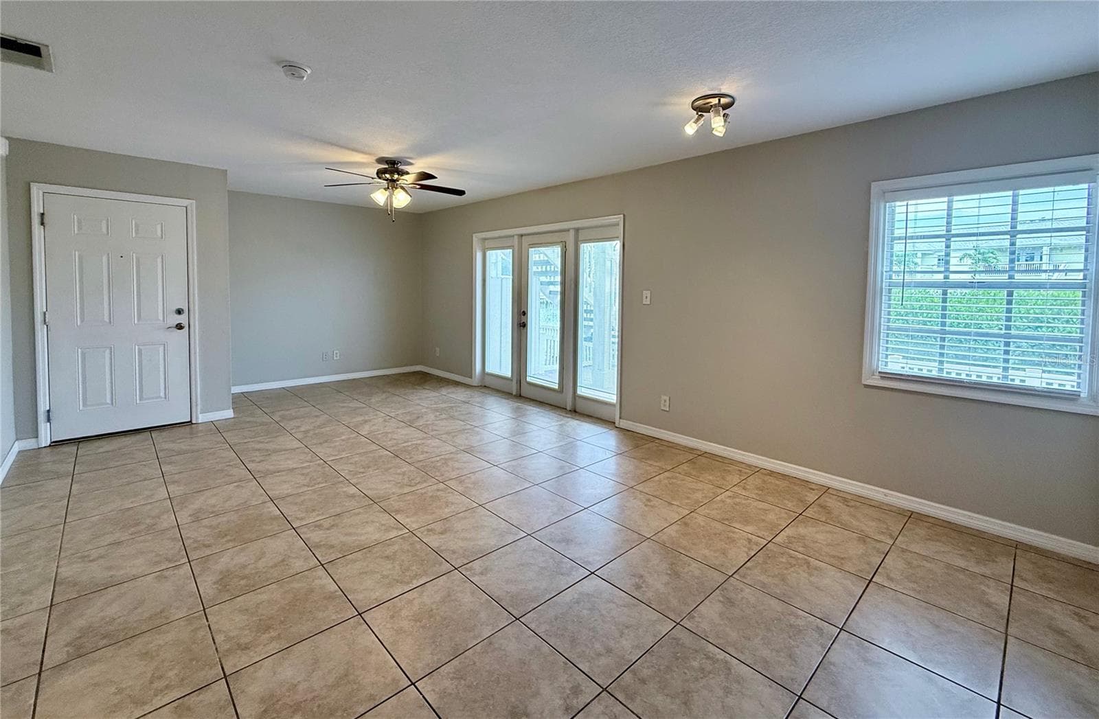 Condominium at 4728 BEACH DR SE #B, ST PETERSBURG, photo 3 of 41