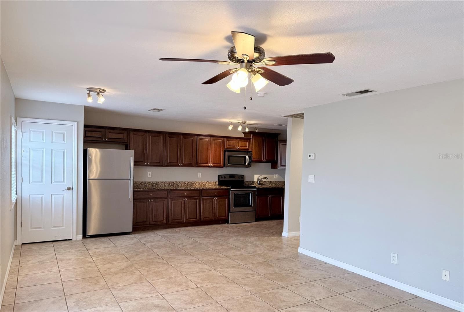 Condominium at 4728 BEACH DR SE #B, ST PETERSBURG, photo 5 of 41