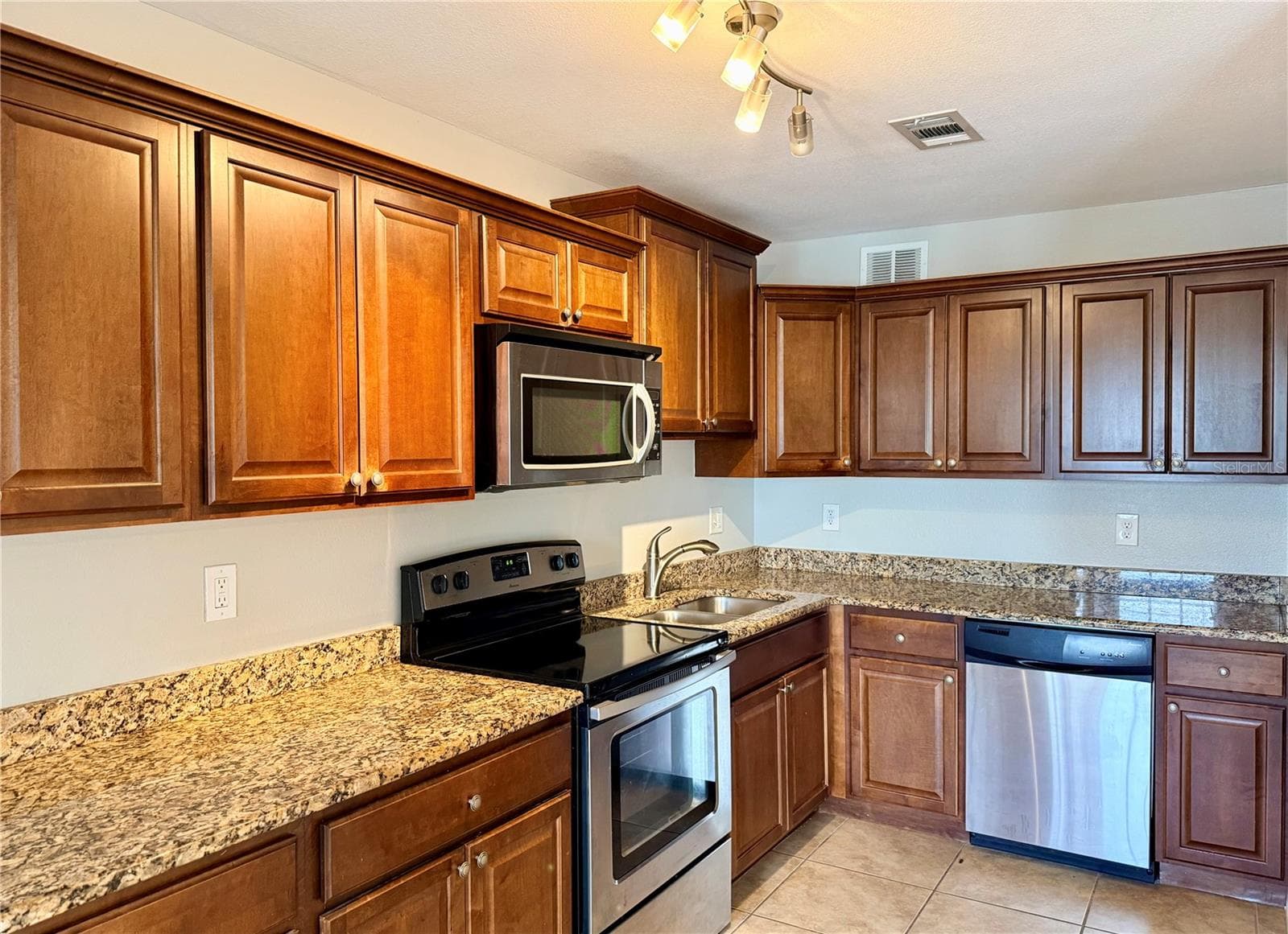 Condominium at 4728 BEACH DR SE #B, ST PETERSBURG, photo 6 of 41