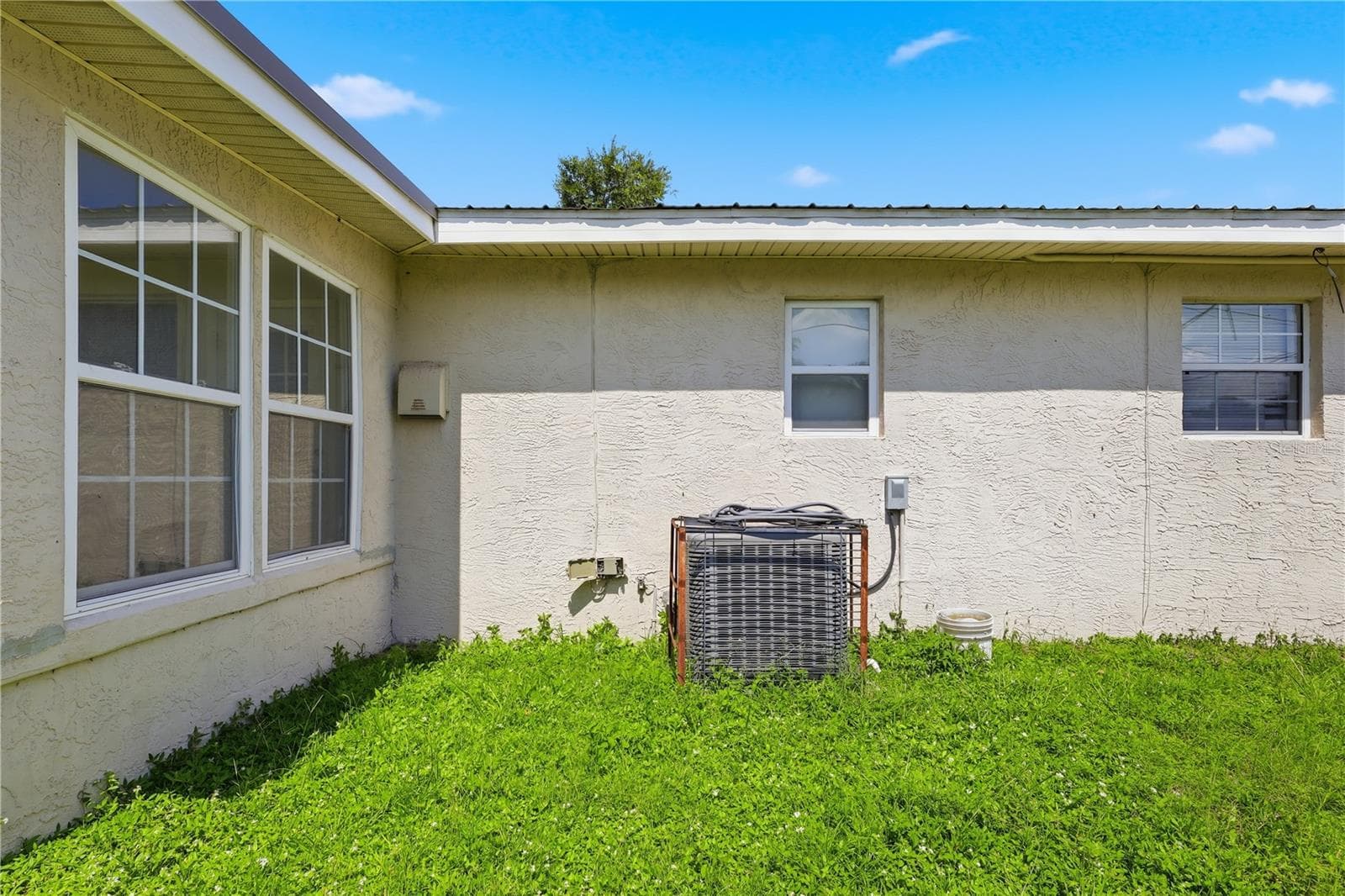 Single Family Residence at 934 LEWIS DR, DAYTONA BEACH, photo 7 of 47