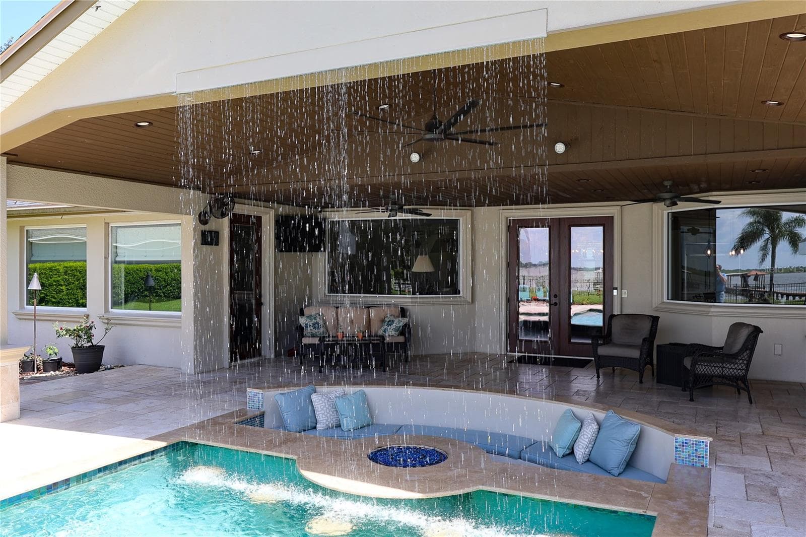 Roof line waterfall - 3640 CRUMP RD, WINTER HAVEN