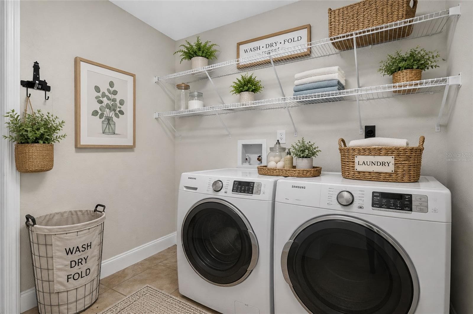 Virtually staged - 2058 LAKE VIEW BLVD, PORT CHARLOTTE