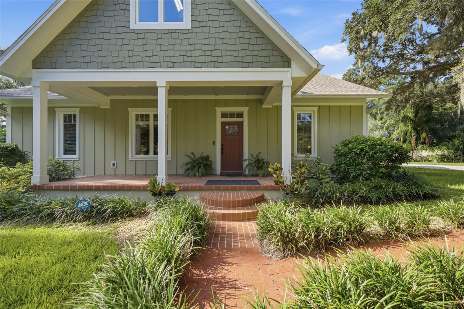 Lovely front walk and porch. - 1905 PINE ST, VALRICO