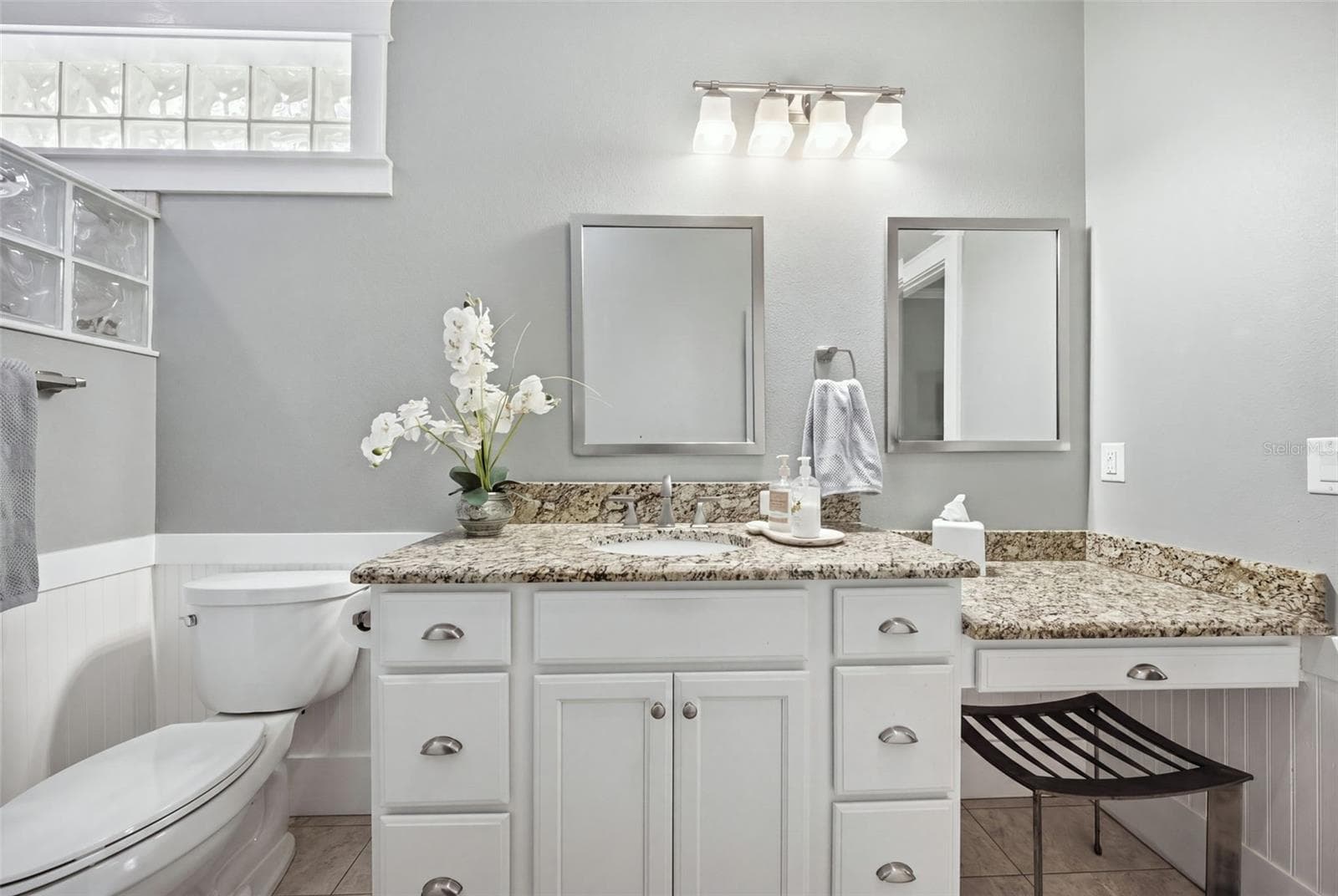 Primary bathroom. - 1905 PINE ST, VALRICO