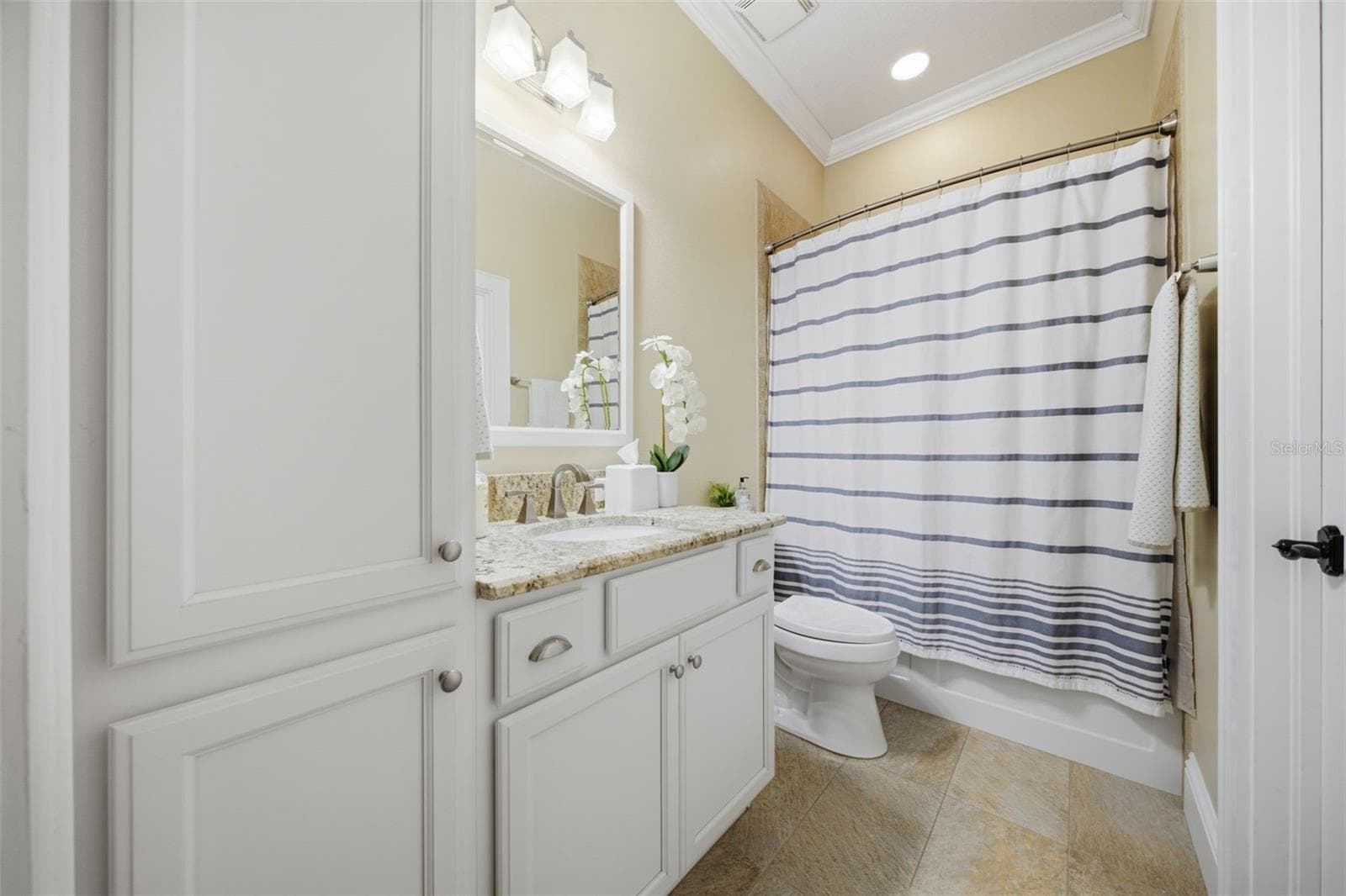 Guest bathroom. - 1905 PINE ST, VALRICO
