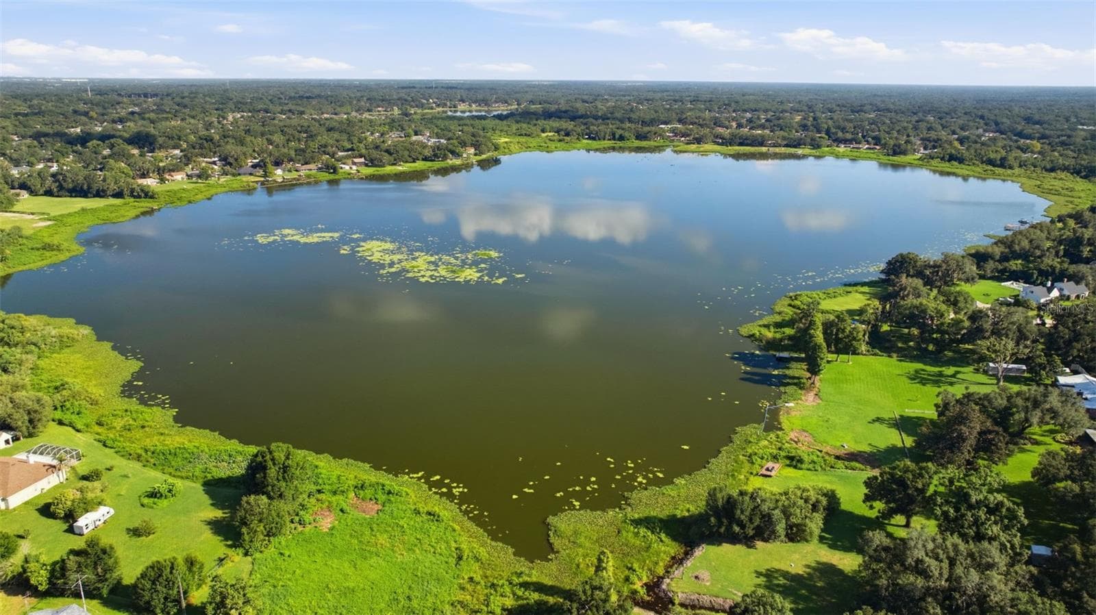 Valrico Lake. - 1905 PINE ST, VALRICO