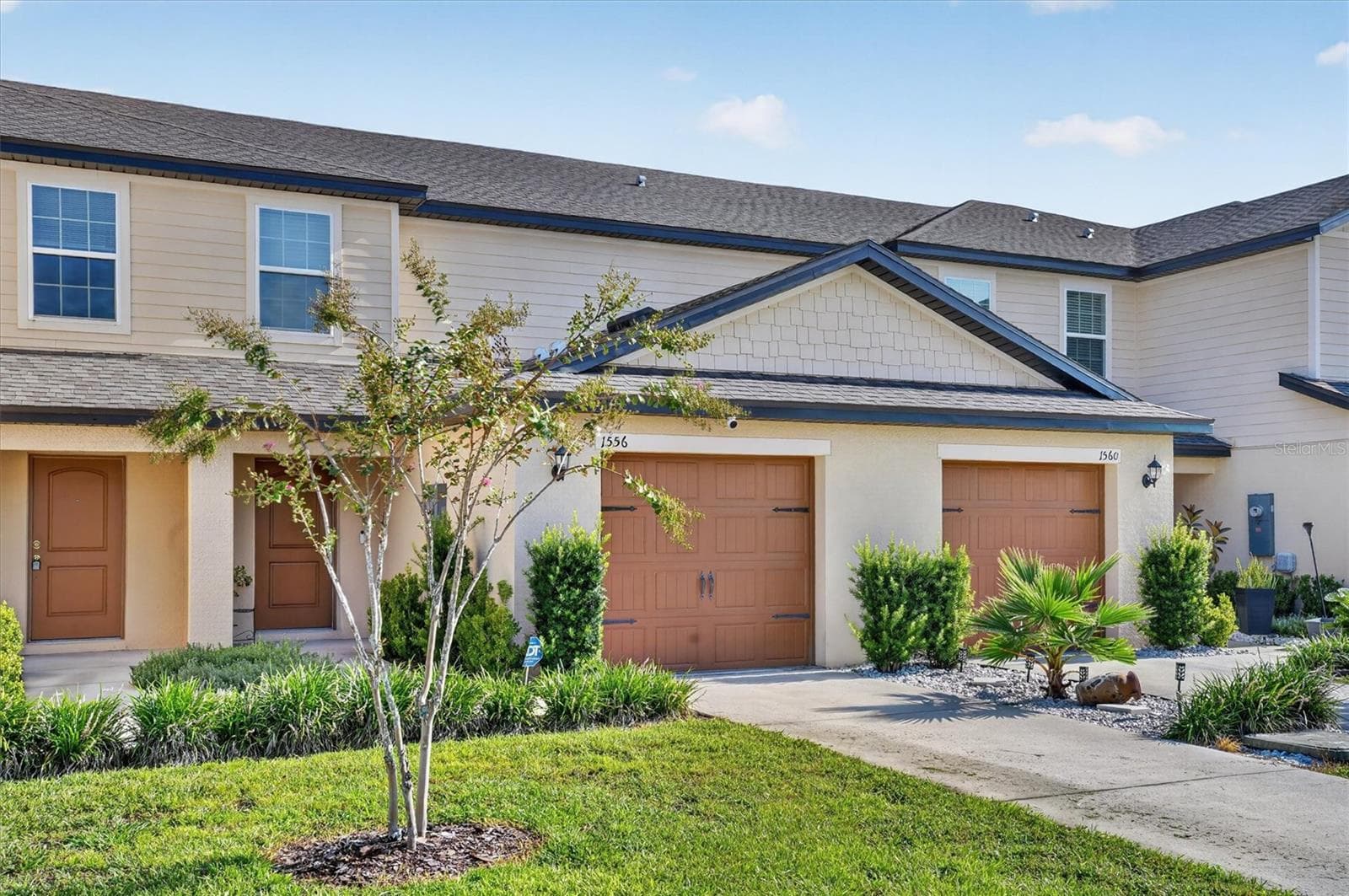 Single Family Residence at 1556 WYNFORD CIR, TAVARES, photo 2 of 45