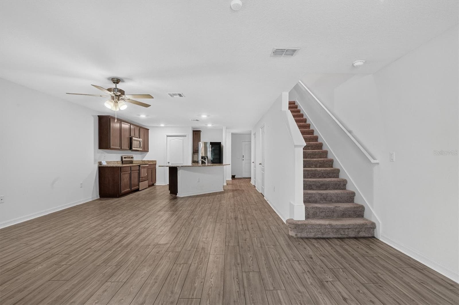 Single Family Residence at 1556 WYNFORD CIR, TAVARES, photo 10 of 45
