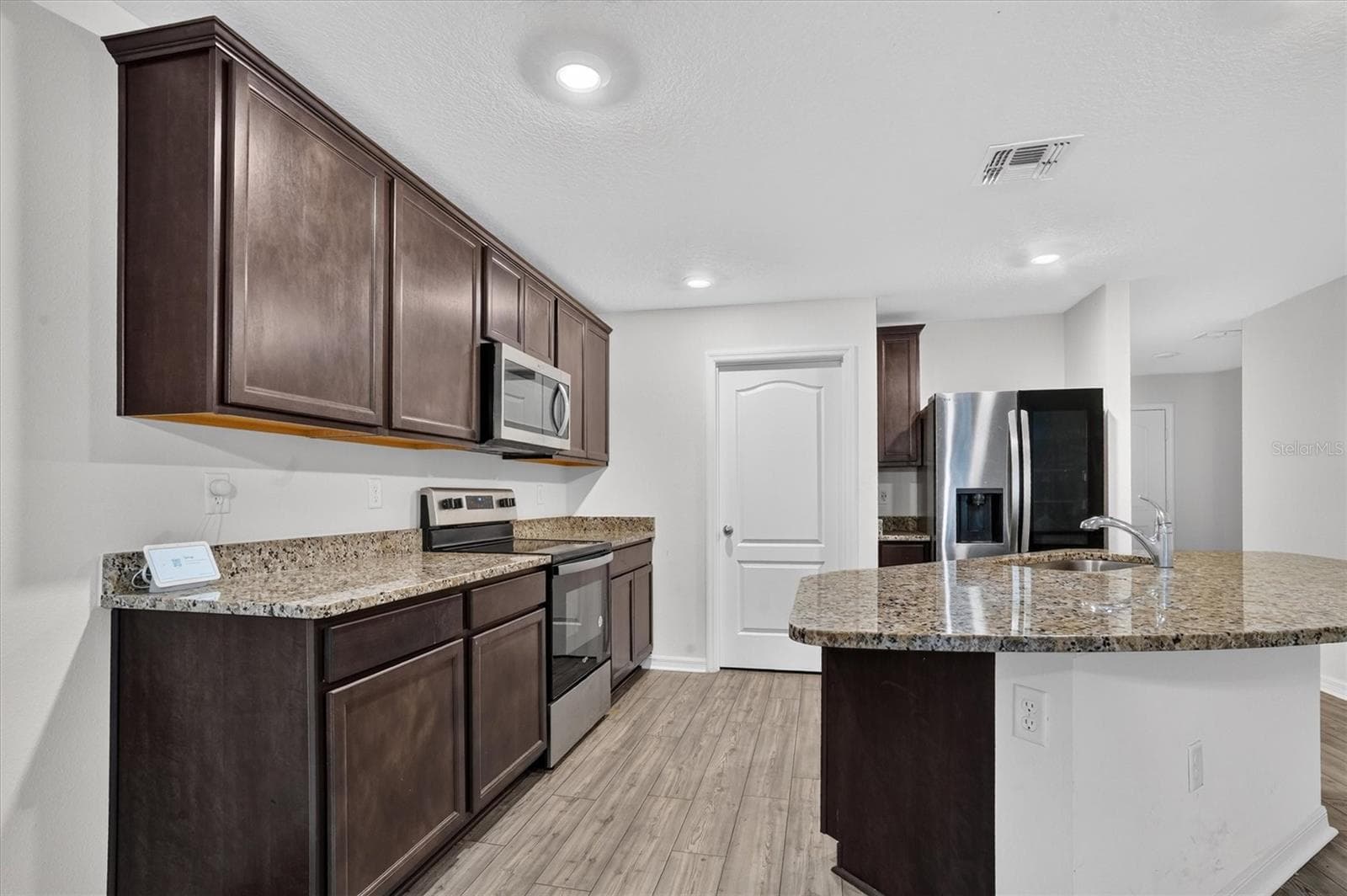 Single Family Residence at 1556 WYNFORD CIR, TAVARES, photo 17 of 45
