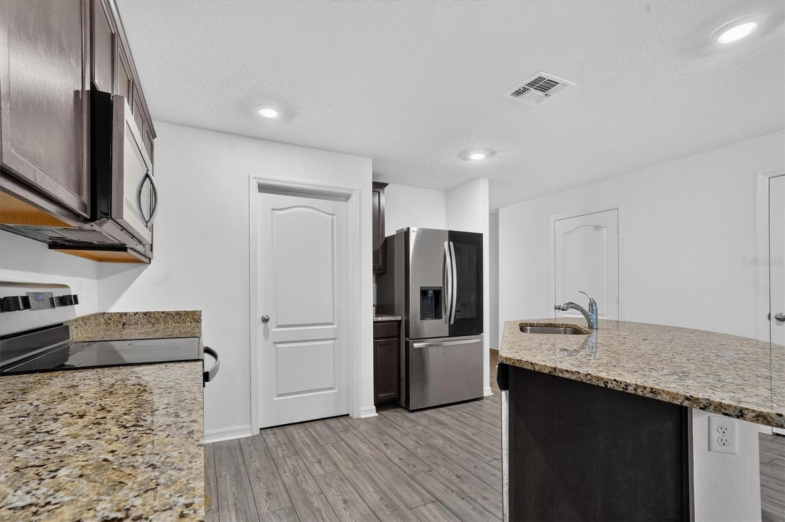 Single Family Residence at 1556 WYNFORD CIR, TAVARES, photo 18 of 45