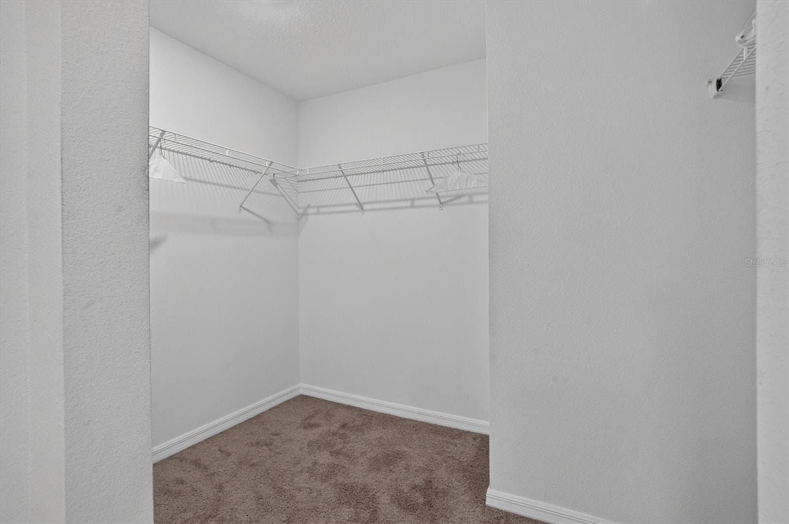 Single Family Residence at 1556 WYNFORD CIR, TAVARES, photo 31 of 45