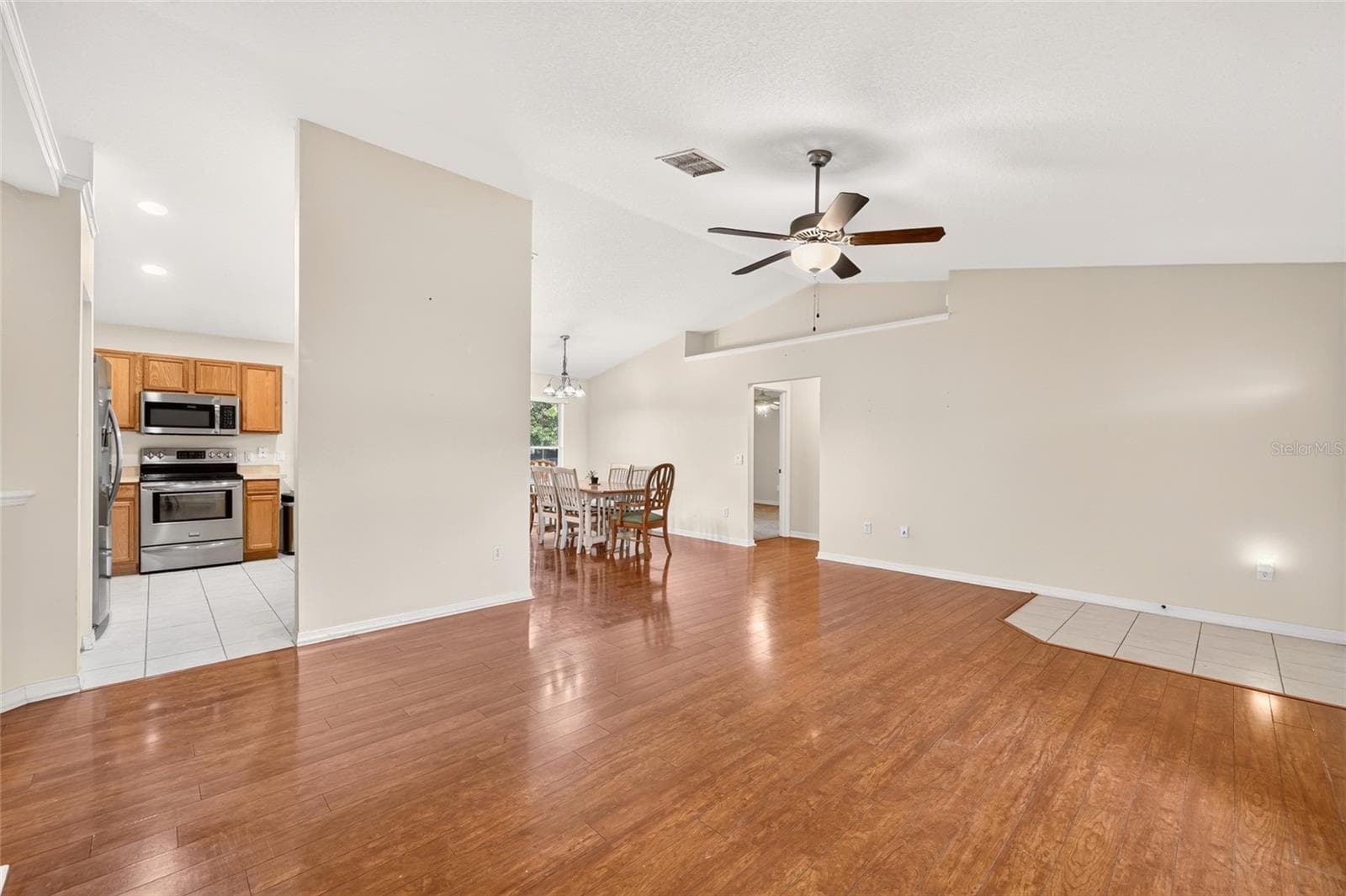 Single Family Residence at 8825 SE 155TH PL, SUMMERFIELD, photo 7 of 33