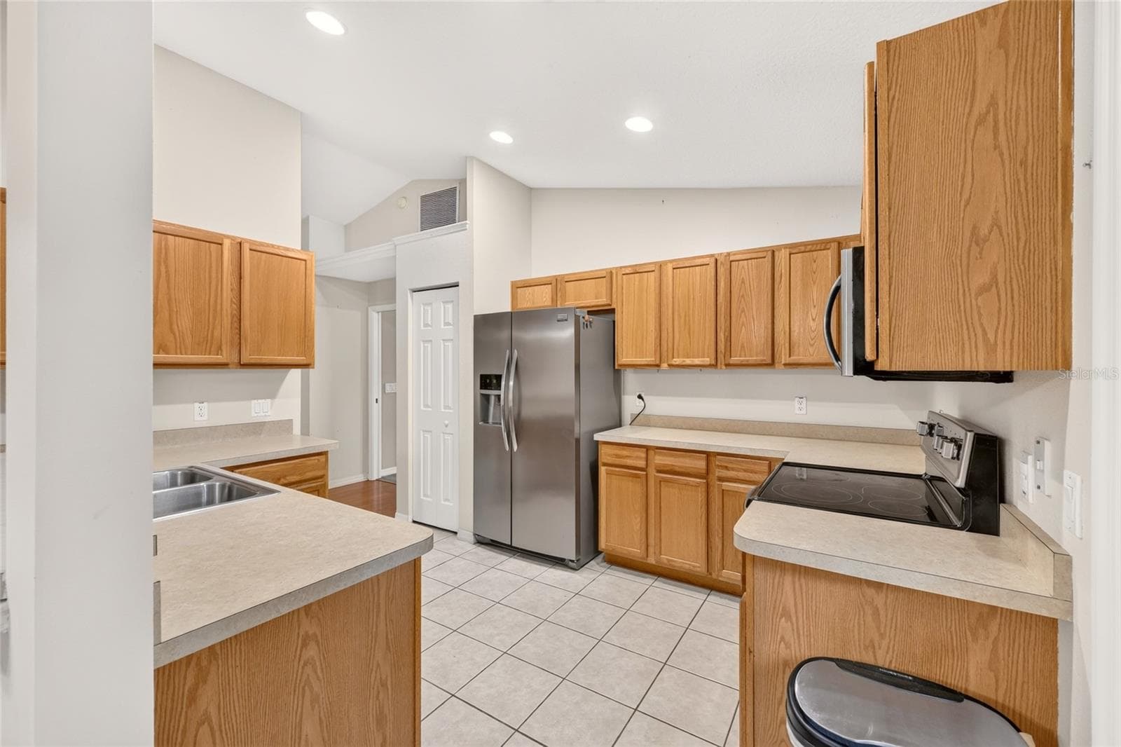 Single Family Residence at 8825 SE 155TH PL, SUMMERFIELD, photo 13 of 33