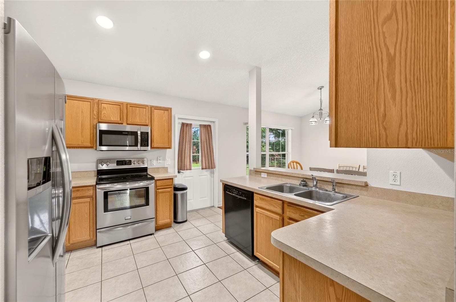 Single Family Residence at 8825 SE 155TH PL, SUMMERFIELD, photo 16 of 33