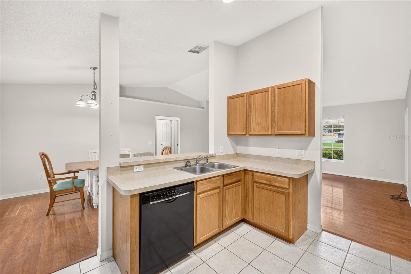 Single Family Residence at 8825 SE 155TH PL, SUMMERFIELD, photo 17 of 33