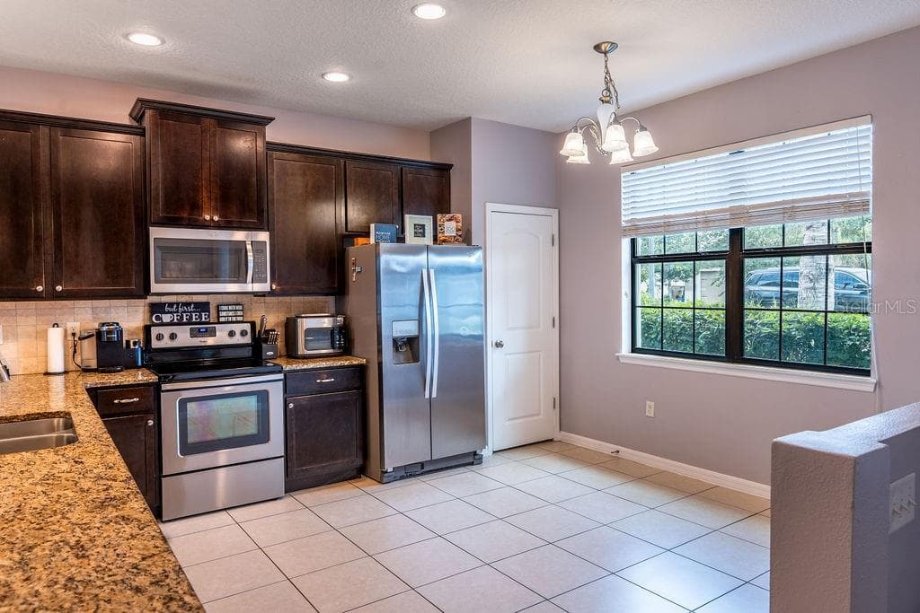 Single Family Residence at 612 SILVERTHORN PL, GROVELAND, photo 7 of 37