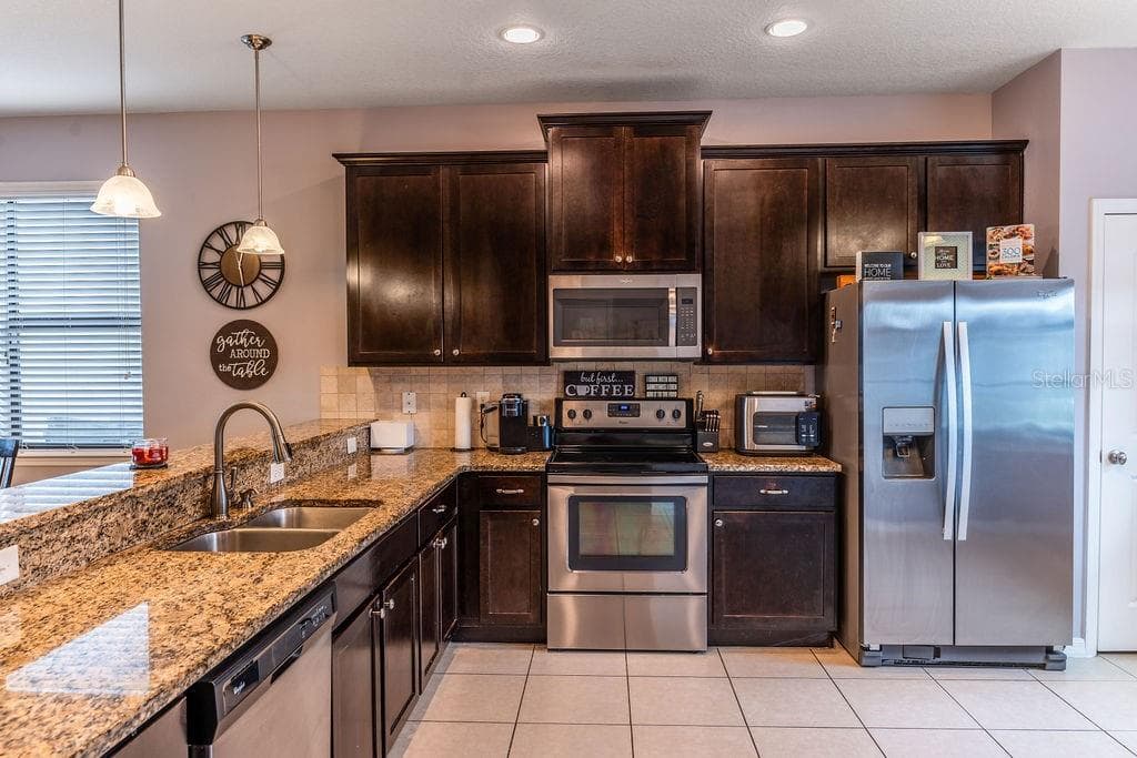 Single Family Residence at 612 SILVERTHORN PL, GROVELAND, photo 8 of 37