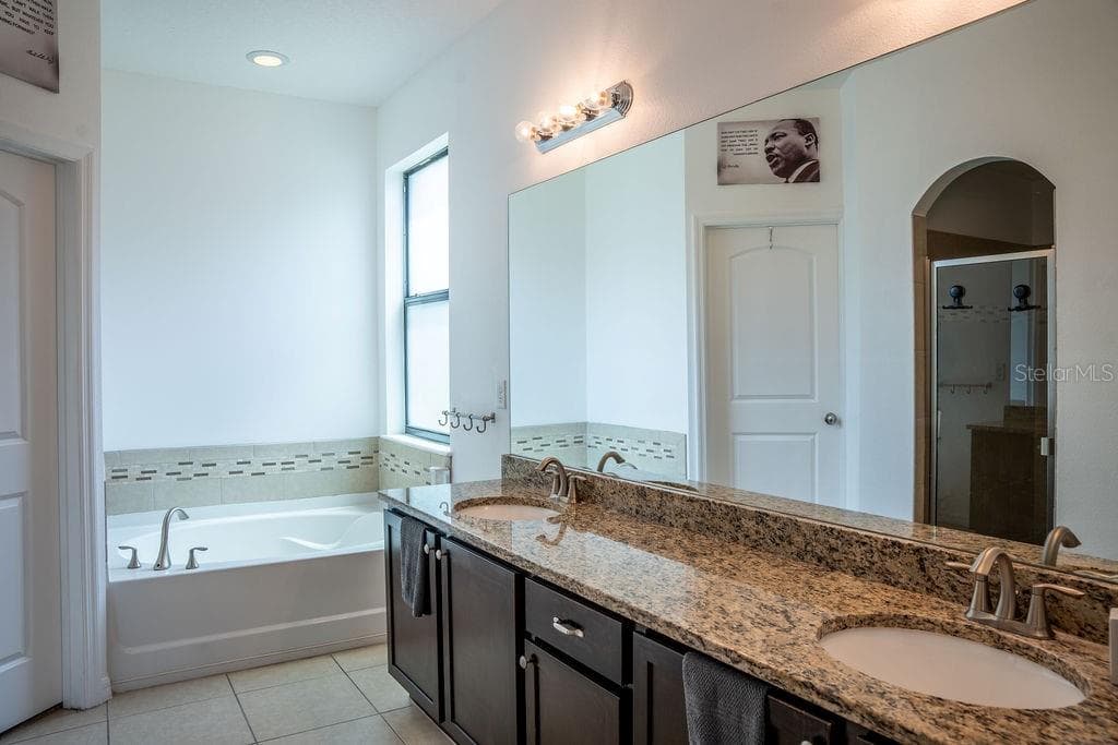 Single Family Residence at 612 SILVERTHORN PL, GROVELAND, photo 11 of 37