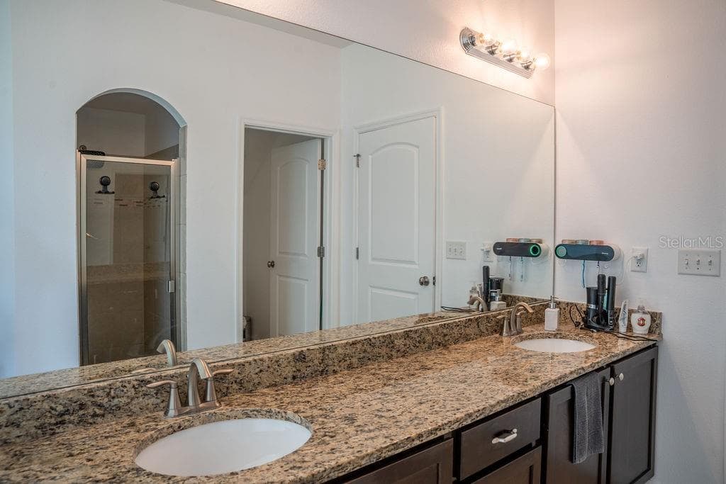 Single Family Residence at 612 SILVERTHORN PL, GROVELAND, photo 12 of 37