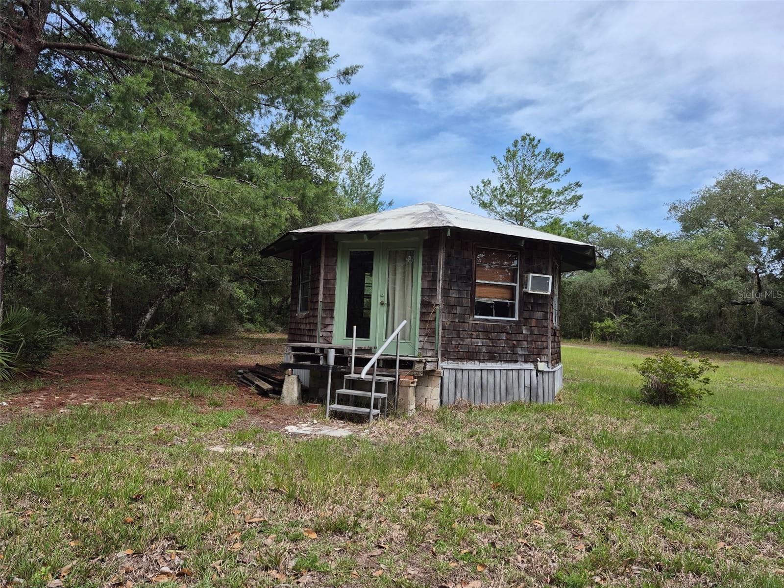 Gazebo - 15764 NE 235TH PL, FORT MC COY
