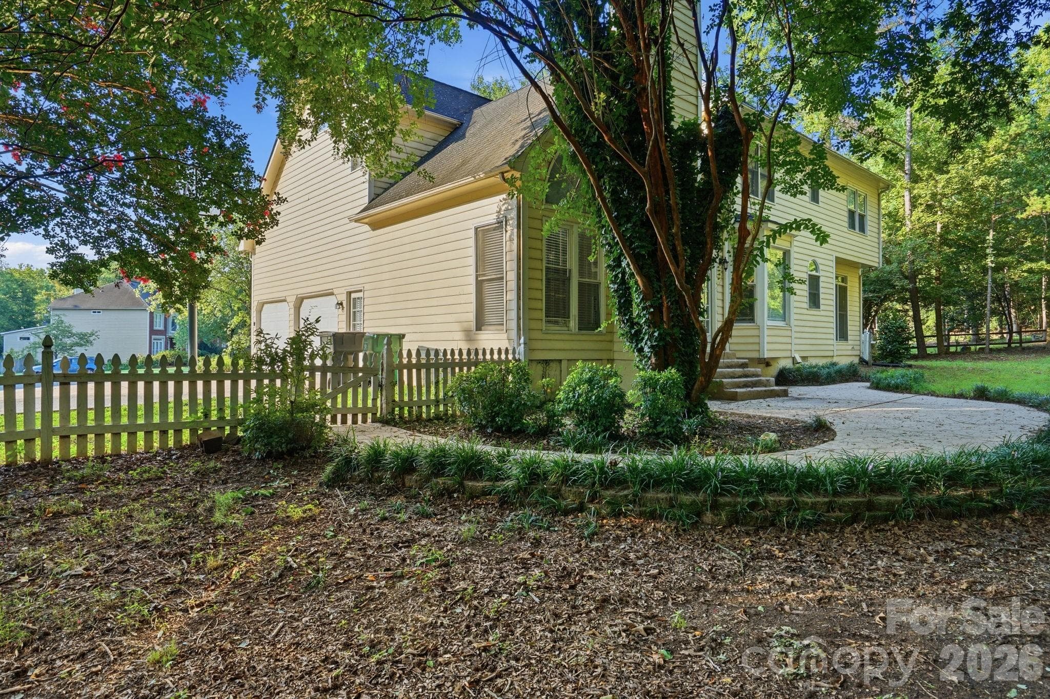 Single Family Residence at 1321 Hillshire Meadow Drive, Matthews, photo 41 of 47