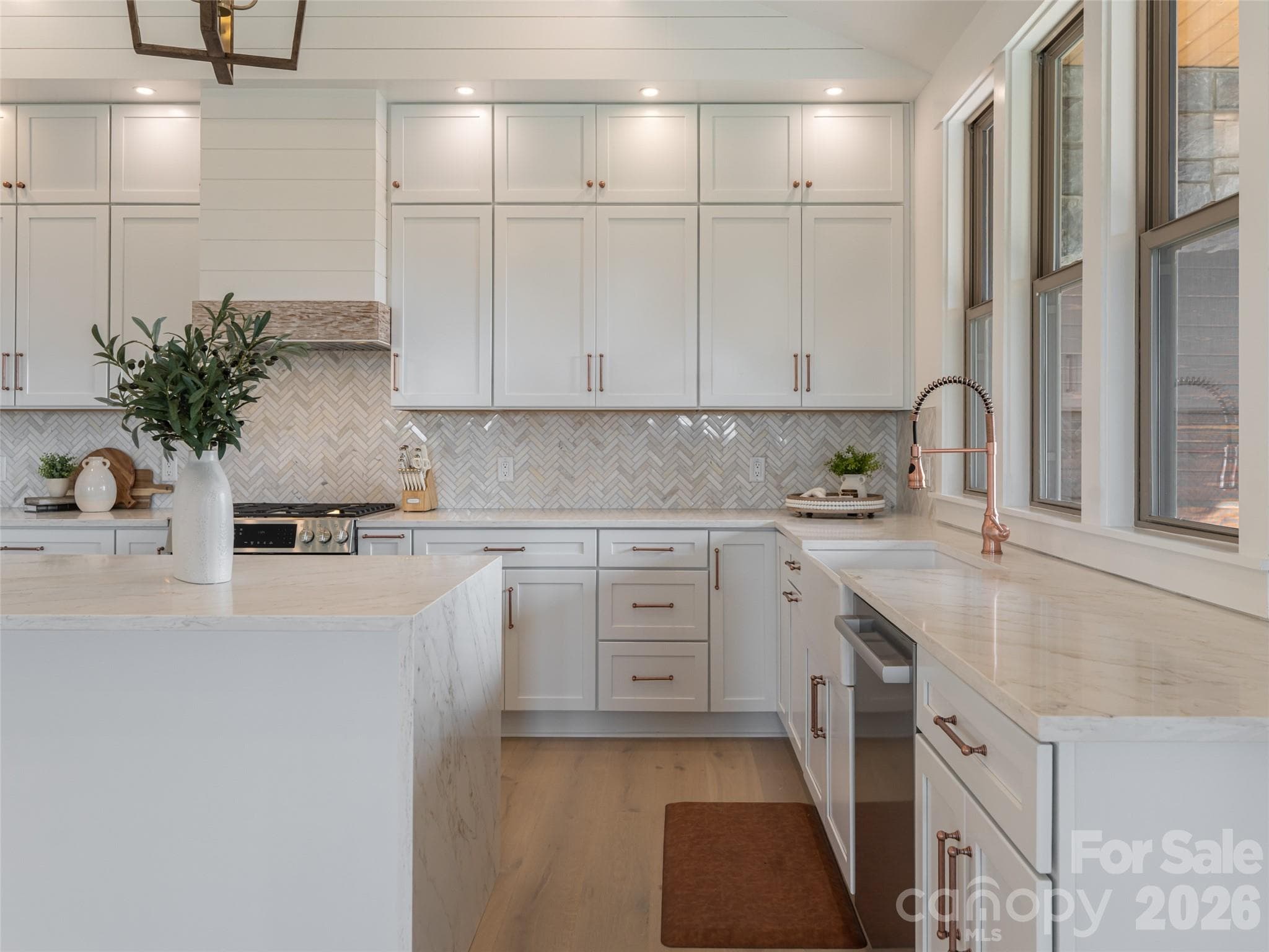 Single Family Residence at 46 Solomia Drive, Mills River, photo 16 of 45