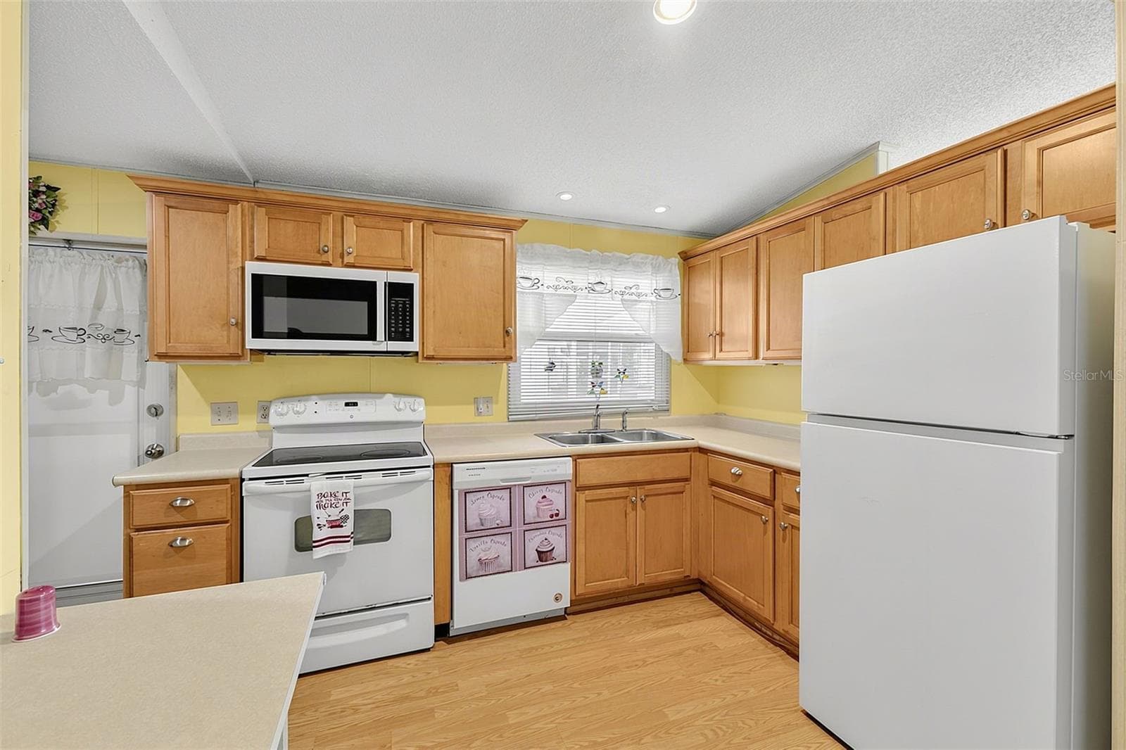 Manufactured Home at 417 VILLA NUEVA CIR, NORTH PORT, photo 6 of 61