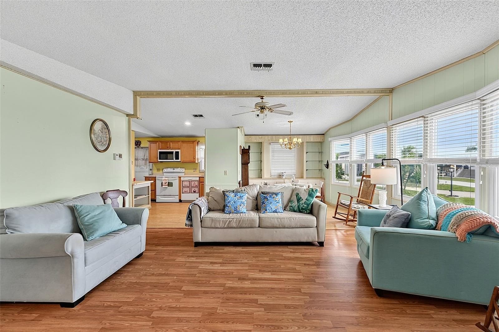 Manufactured Home at 417 VILLA NUEVA CIR, NORTH PORT, photo 10 of 61
