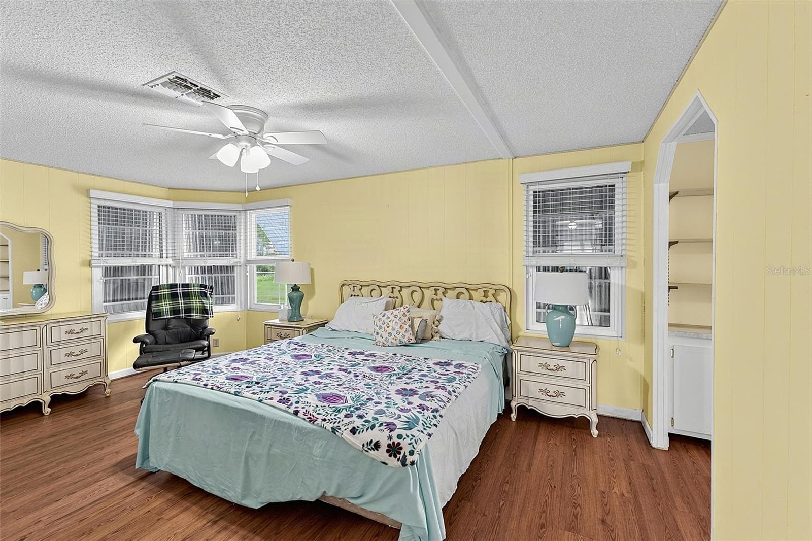 Manufactured Home at 417 VILLA NUEVA CIR, NORTH PORT, photo 14 of 61