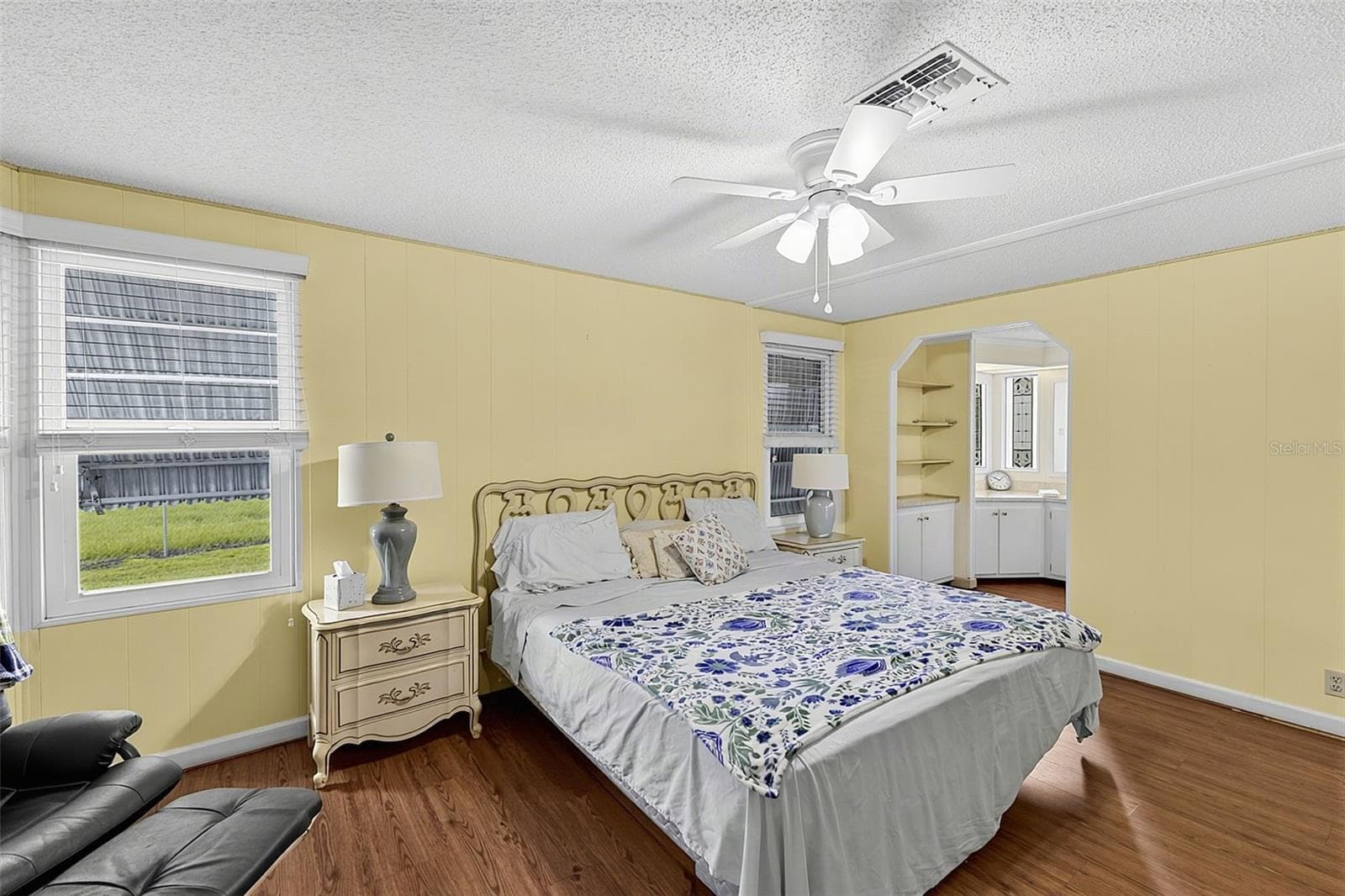 Manufactured Home at 417 VILLA NUEVA CIR, NORTH PORT, photo 15 of 61