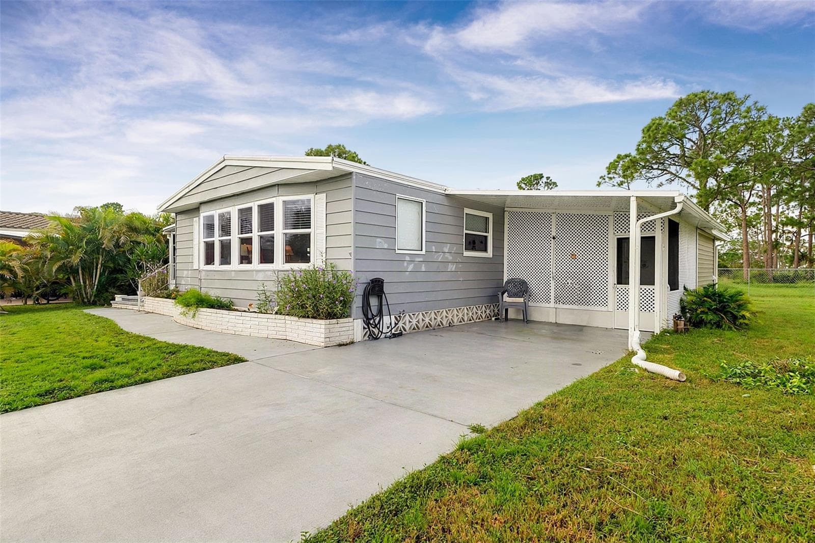 Manufactured Home at 417 VILLA NUEVA CIR, NORTH PORT, photo 25 of 61