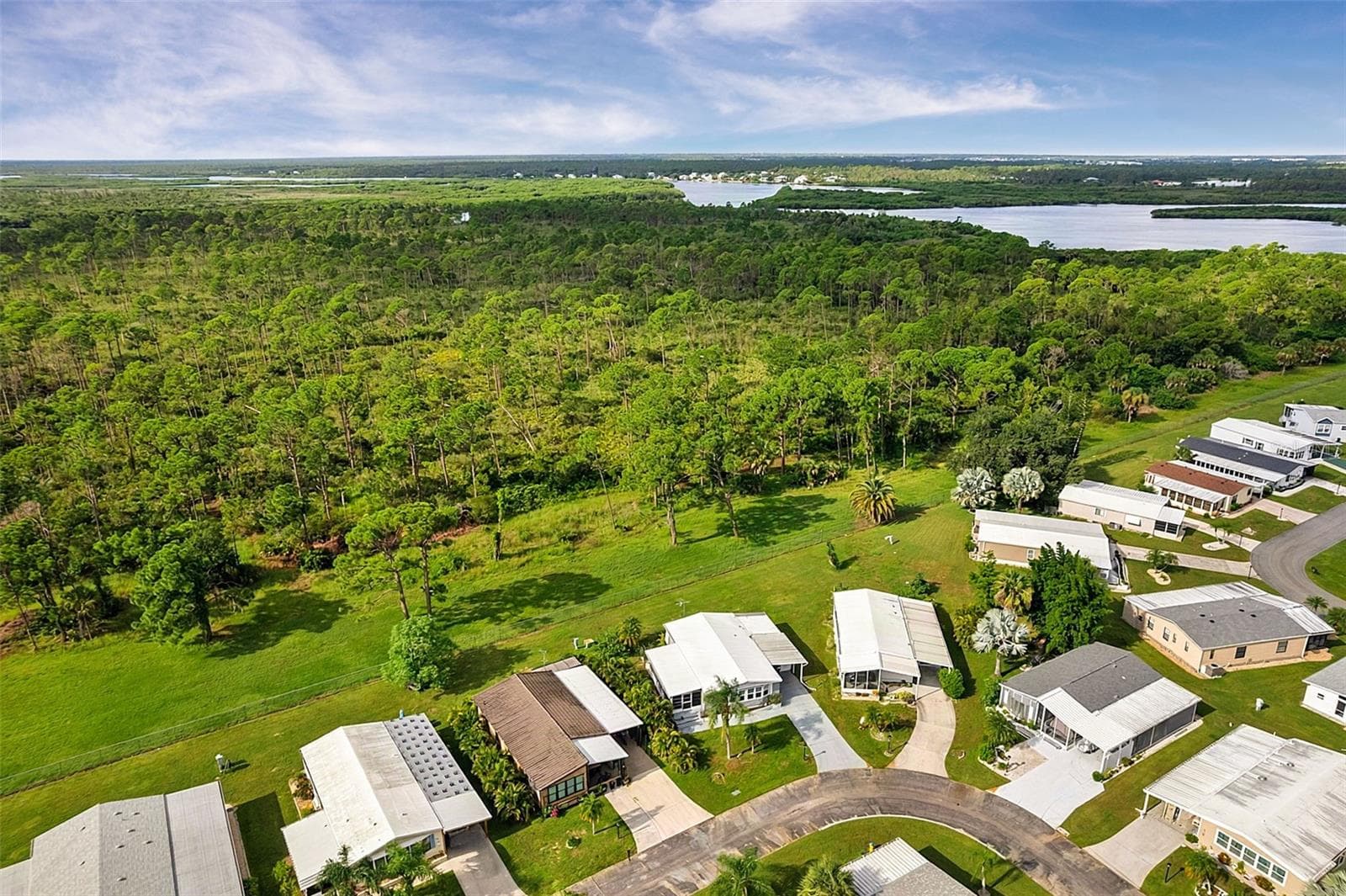 Manufactured Home at 417 VILLA NUEVA CIR, NORTH PORT, photo 31 of 61