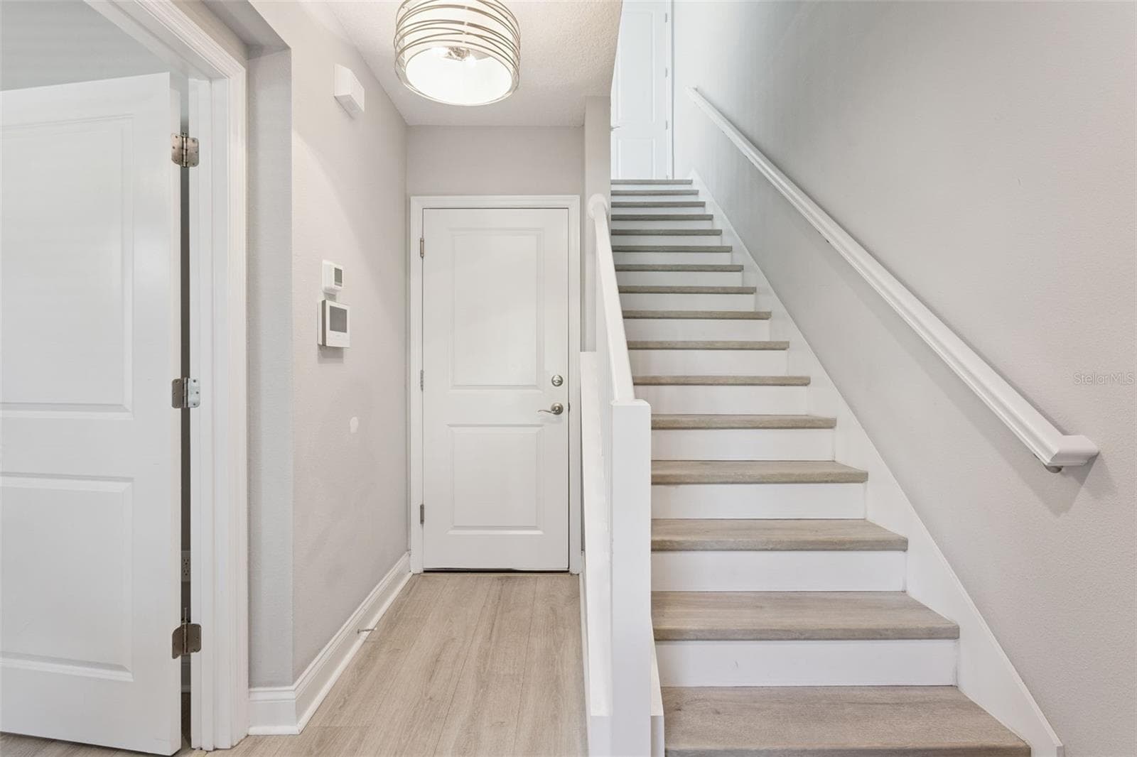 Townhouse at 555 N FERN CREEK AVE #1, ORLANDO, photo 4 of 24