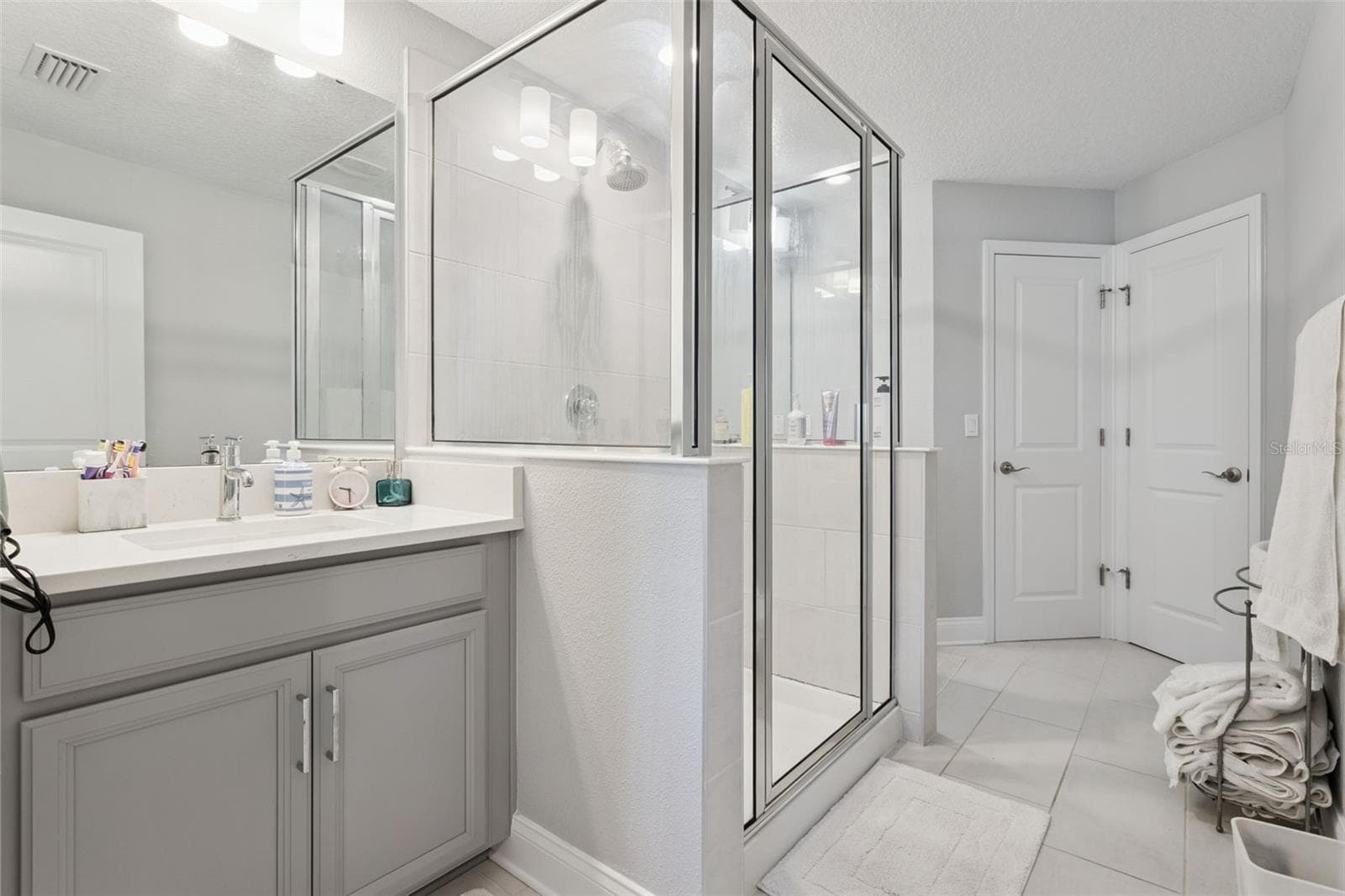 Townhouse at 555 N FERN CREEK AVE #1, ORLANDO, photo 17 of 24