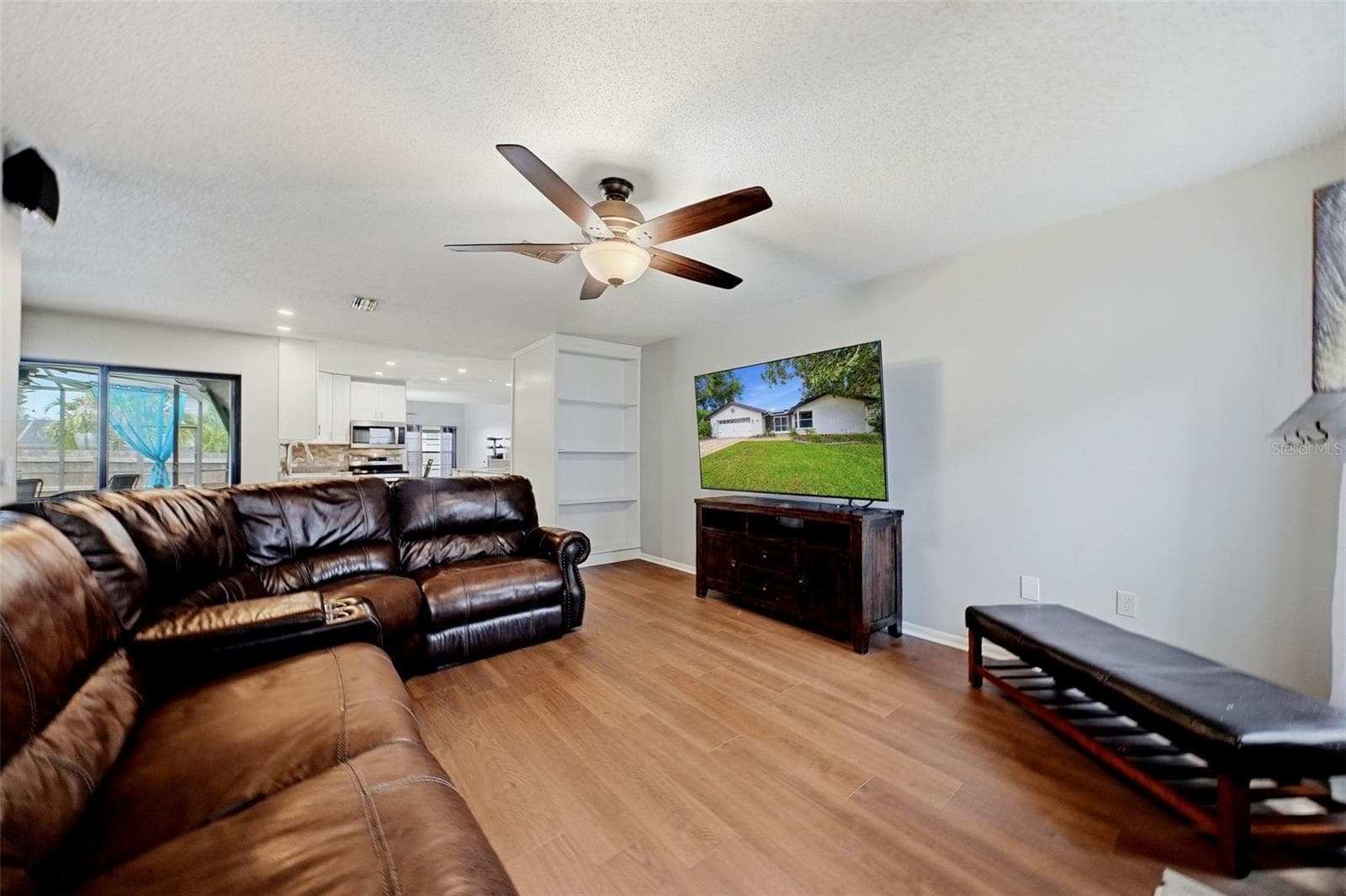 Single Family Residence at 3916 BLOOMING HILL LN, PALM HARBOR, photo 4 of 43