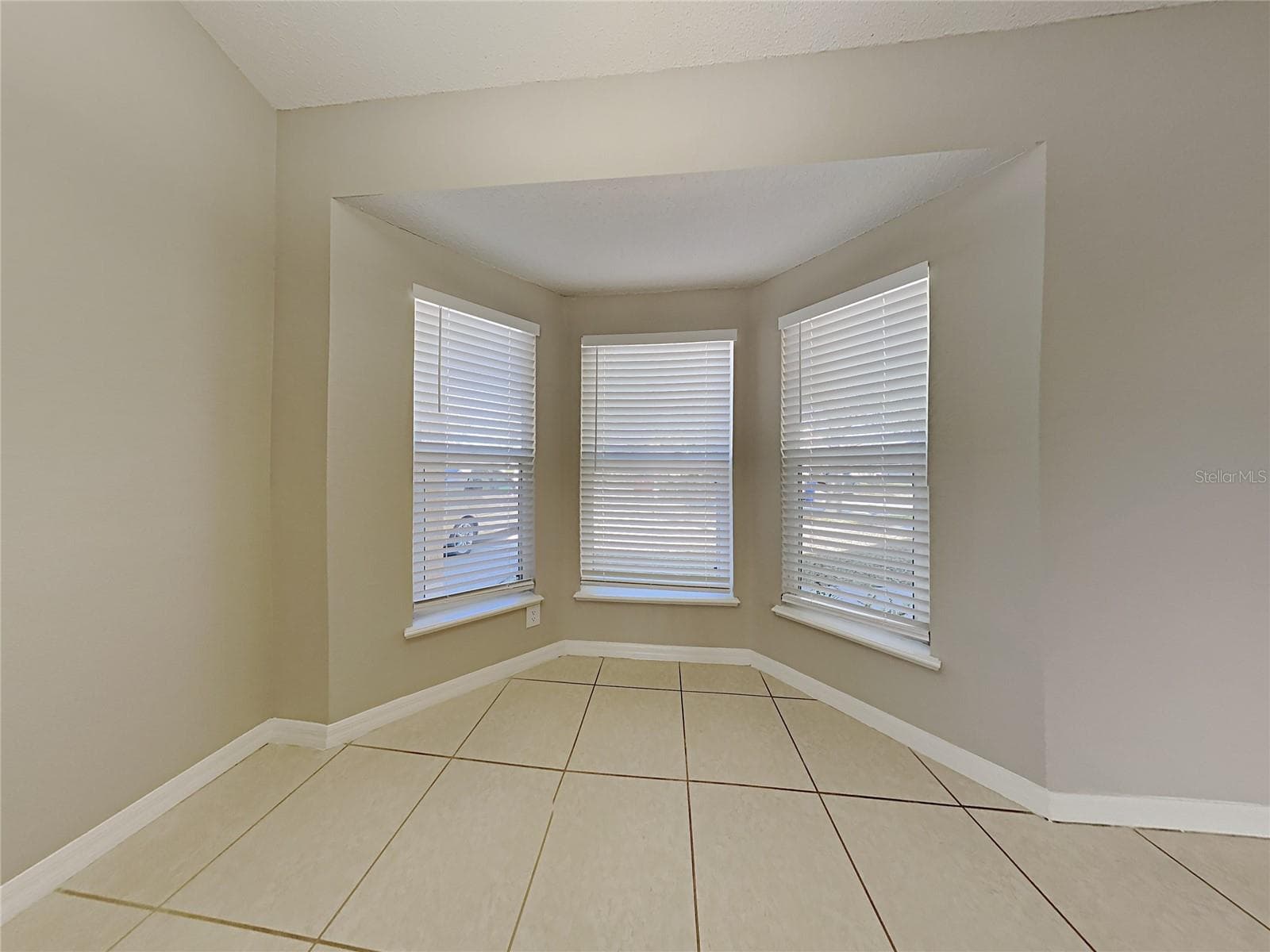 Single Family Residence at 1322 DRAGON HEAD DR, VALRICO, photo 3 of 31