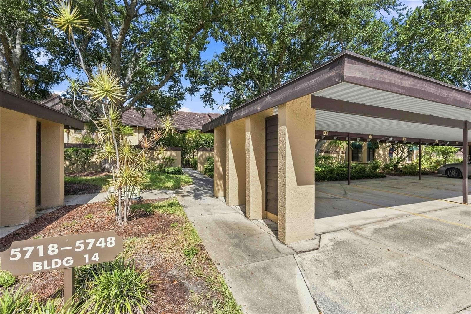 Condominium at 5726 ASHTON LAKE DR #11, SARASOTA, photo 5 of 60