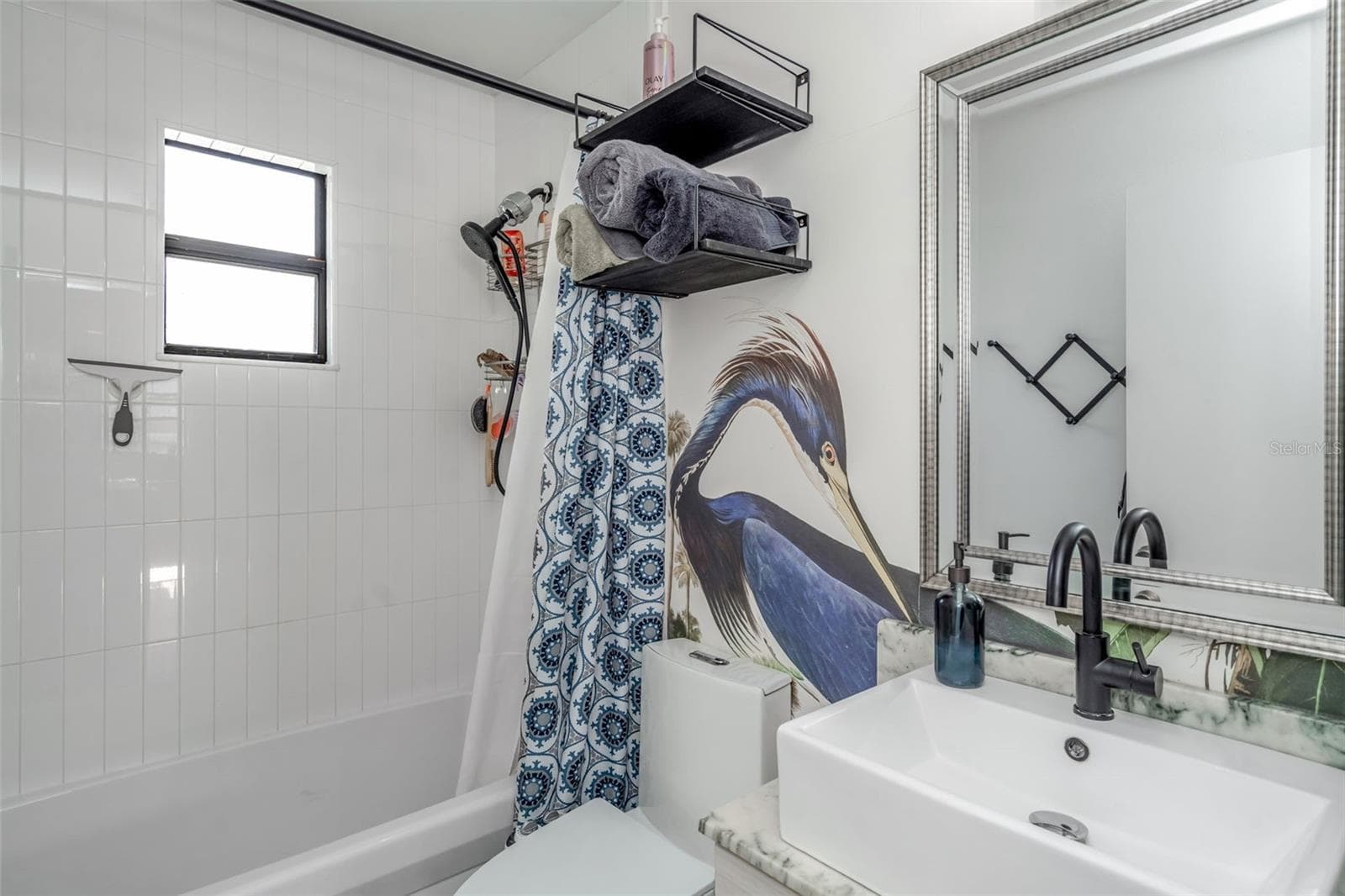 Main bathroom off the kitchen and living room - 4035 EAGLE NEST DR, HERNANDO BEACH