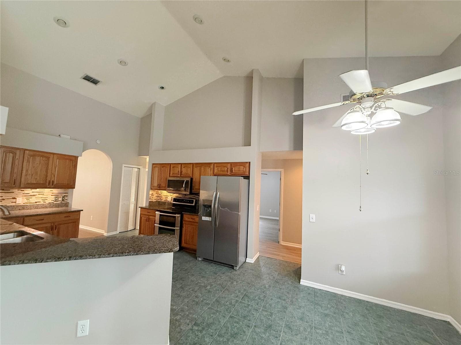 Single Family Residence at 3510 AUTUMN GLEN DR, VALRICO, photo 6 of 18