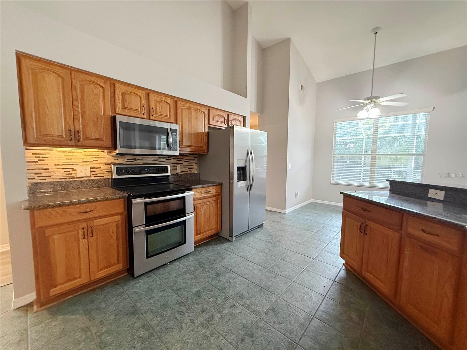 Single Family Residence at 3510 AUTUMN GLEN DR, VALRICO, photo 7 of 18