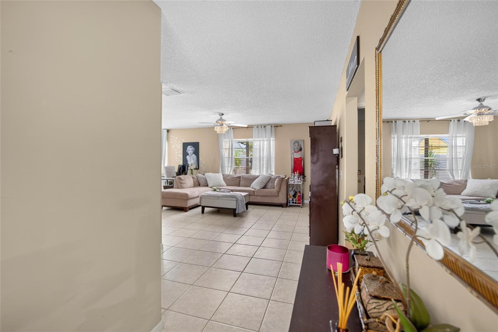 Single Family Residence at 9063 DIXIANA VILLA CIR, TAMPA, photo 5 of 22