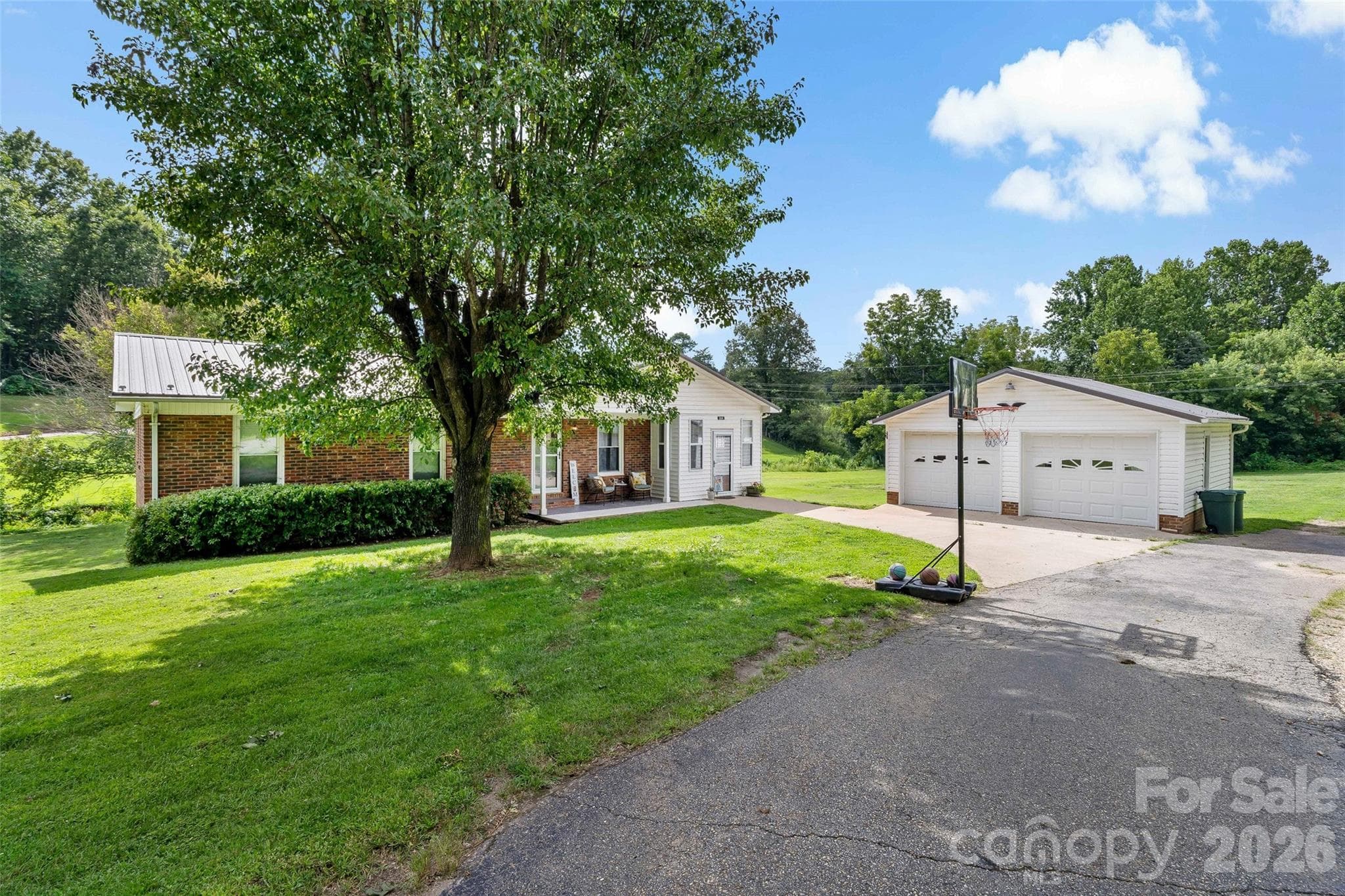 Single Family Residence at 204 Quail Hollow Road, Marion, photo 2 of 34