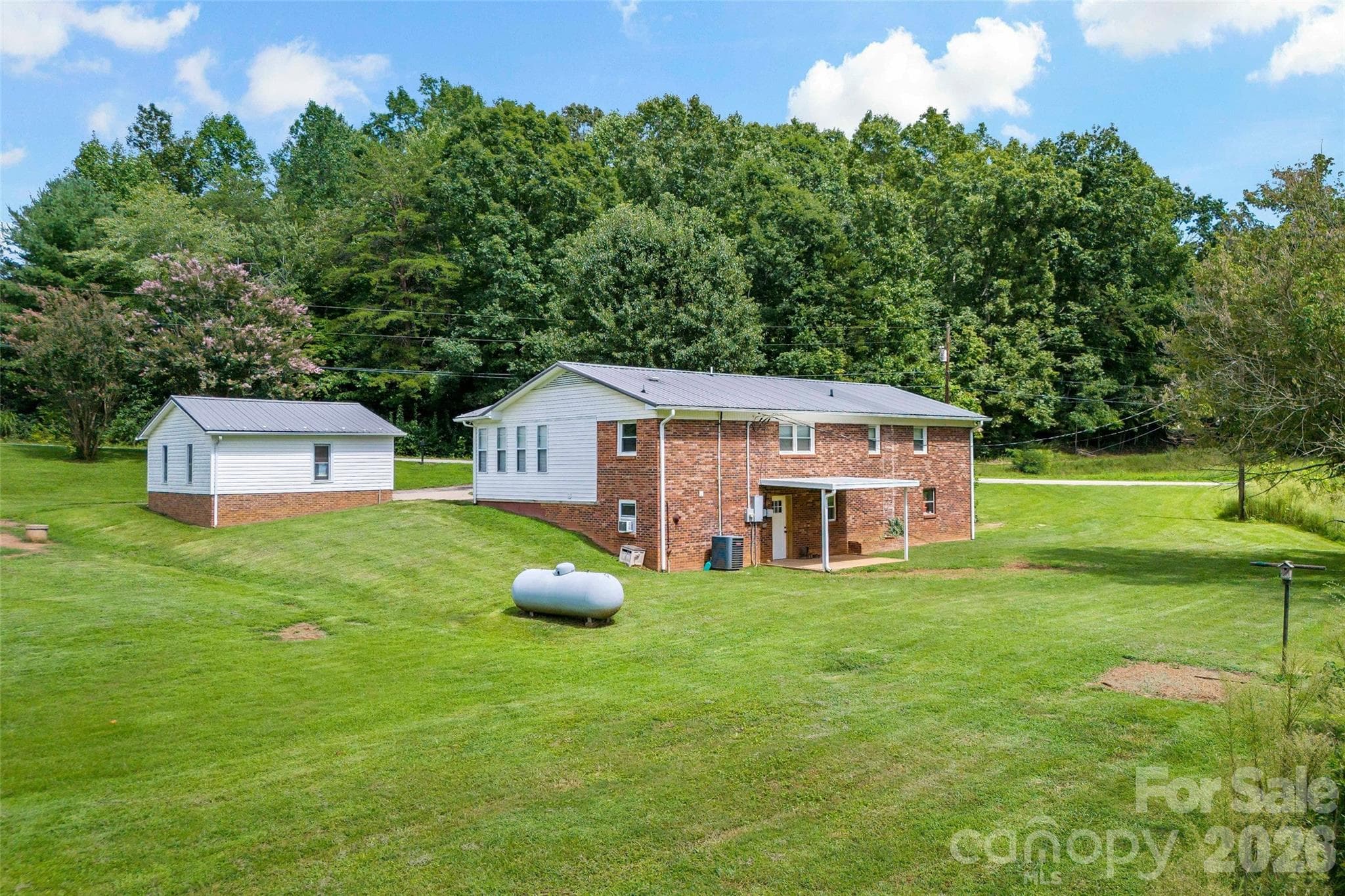 Single Family Residence at 204 Quail Hollow Road, Marion, photo 4 of 34