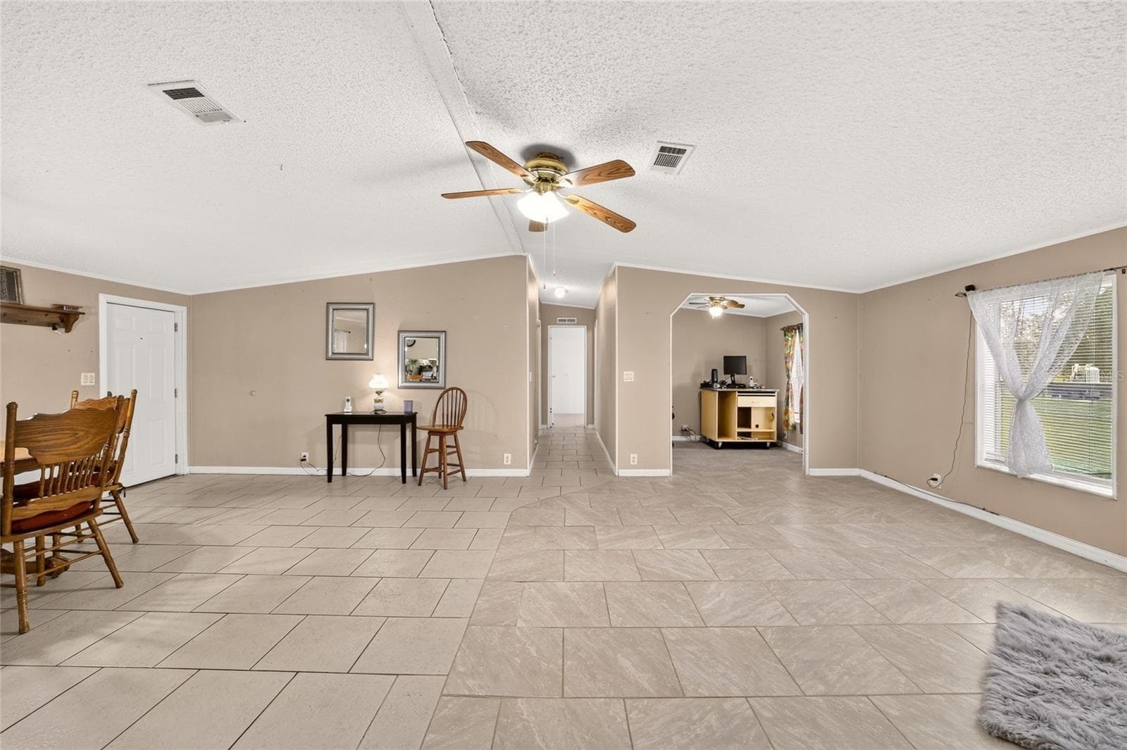Living Room/Dining Room - 15355 SE 113TH STREET RD, OCKLAWAHA