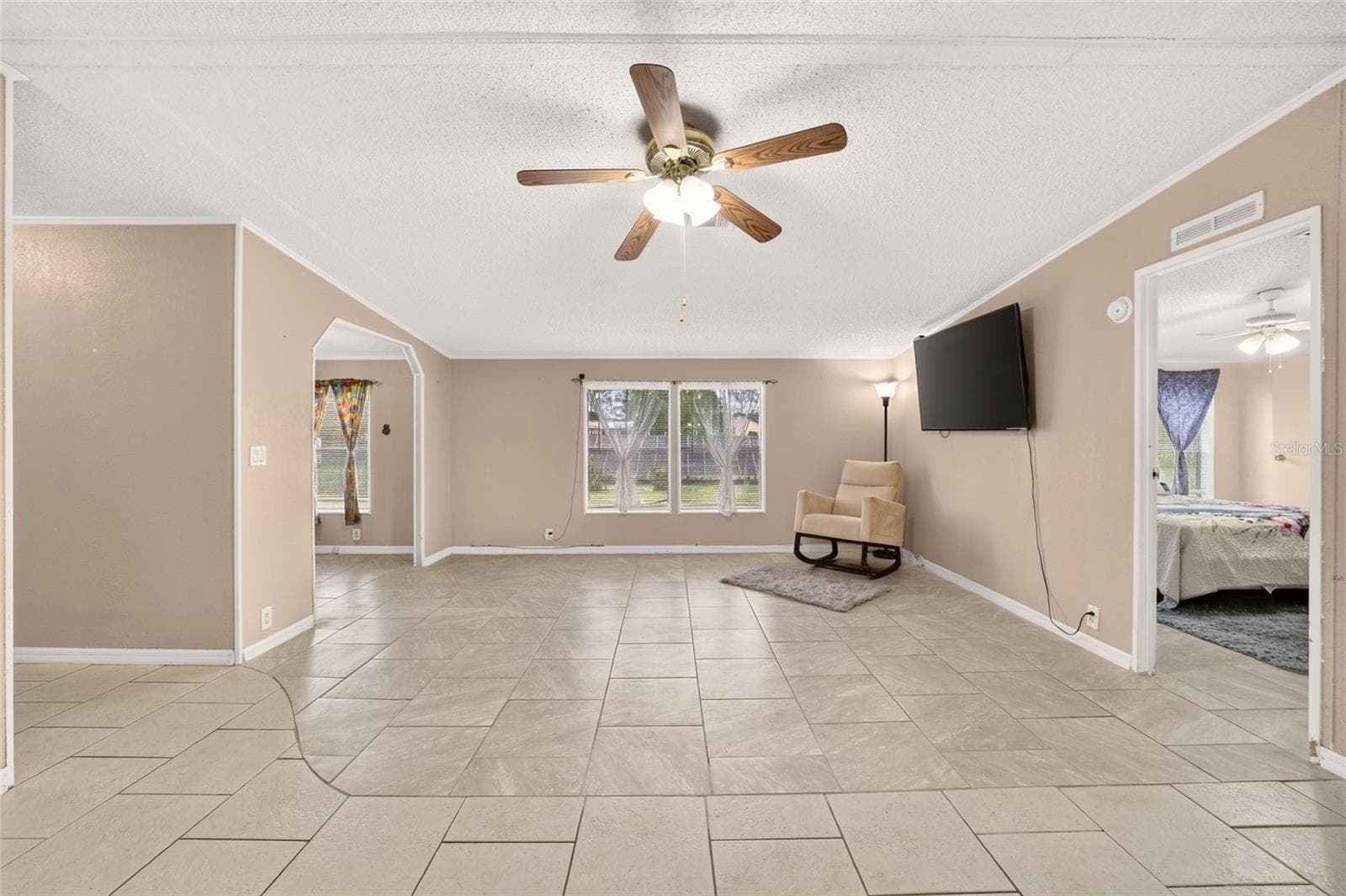Living Room - 15355 SE 113TH STREET RD, OCKLAWAHA