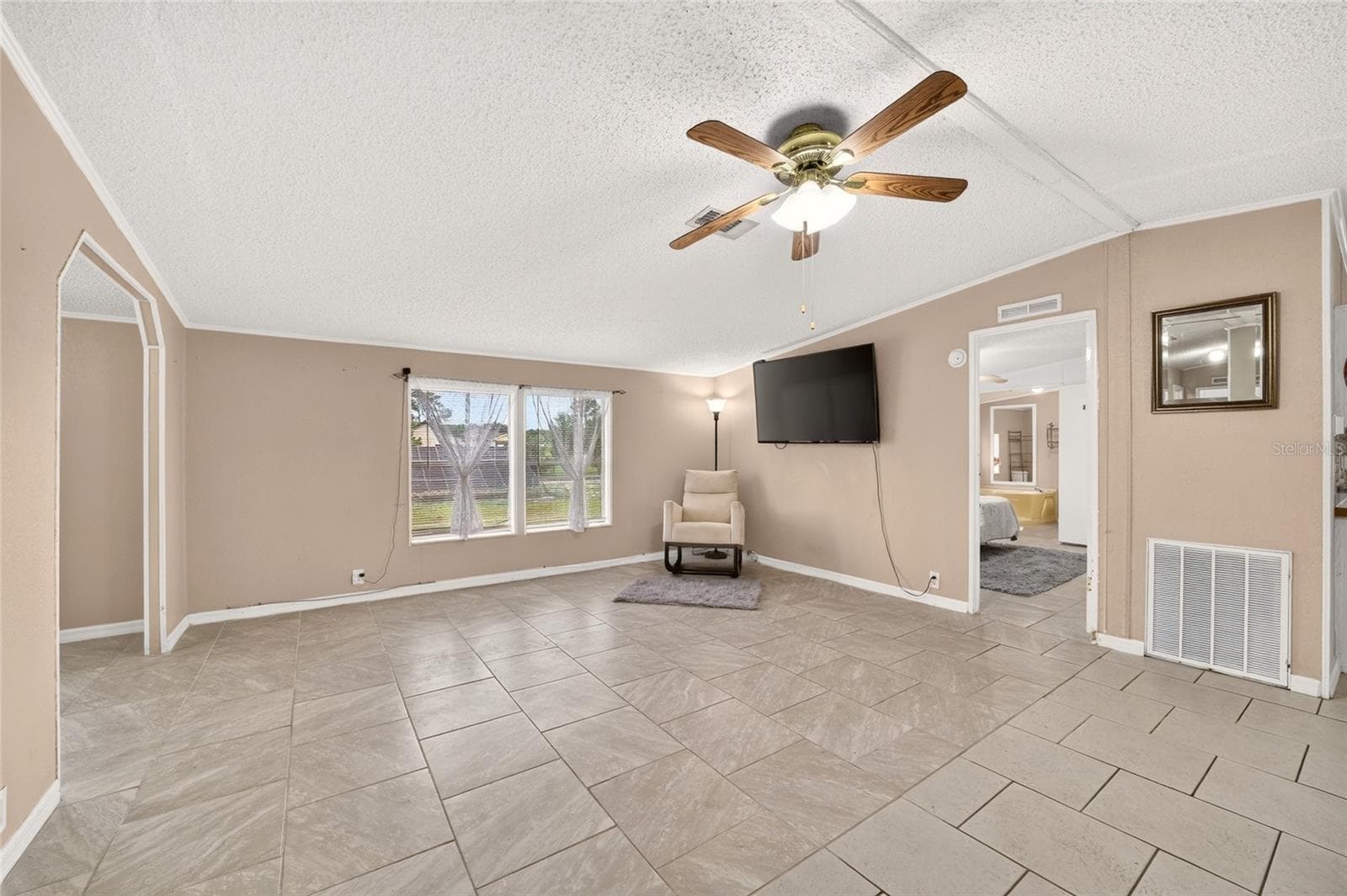 Living Room - 15355 SE 113TH STREET RD, OCKLAWAHA