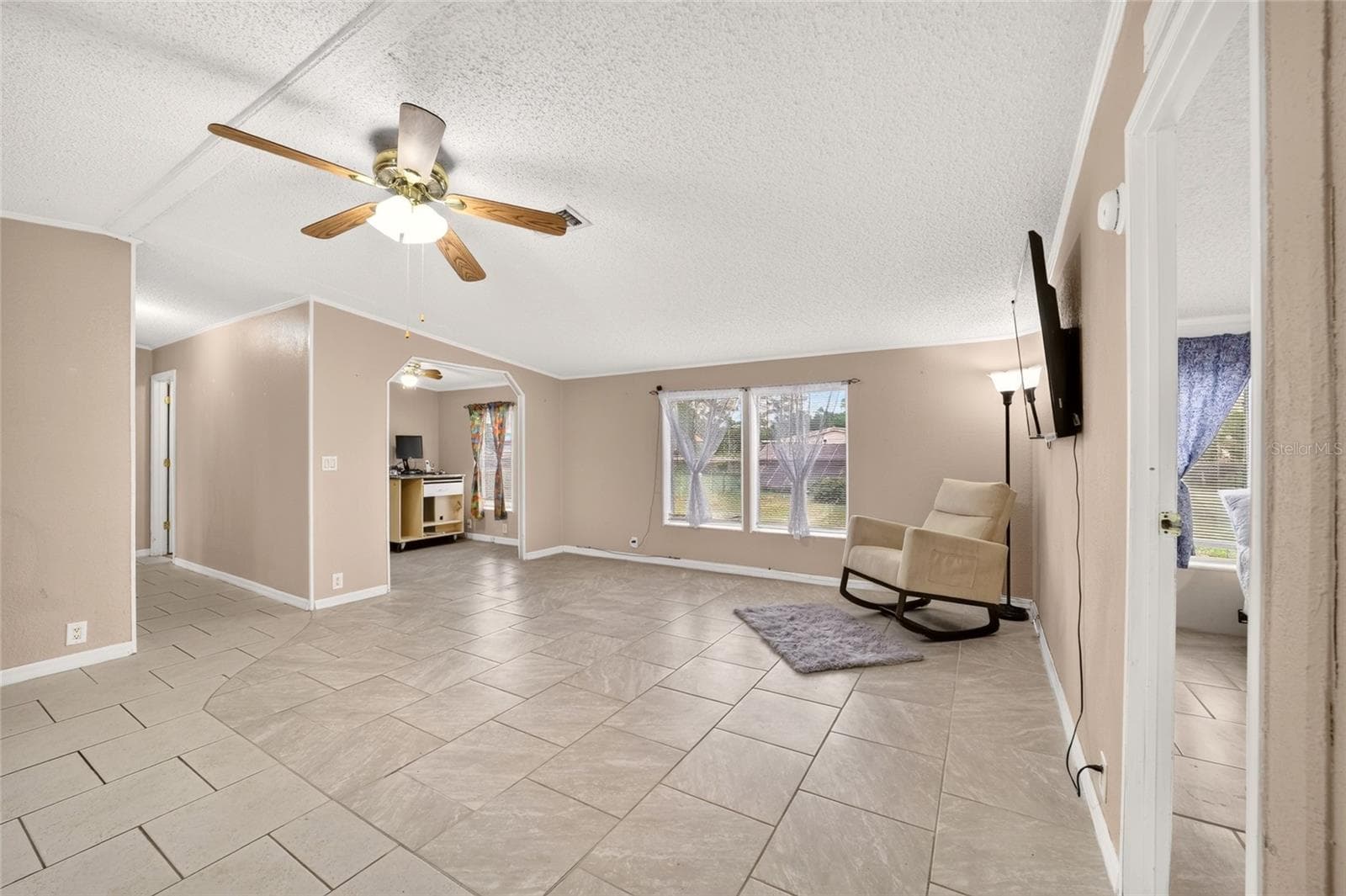 Living Room - 15355 SE 113TH STREET RD, OCKLAWAHA