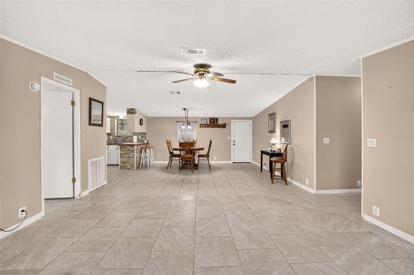 Living Room/Dining Room - 15355 SE 113TH STREET RD, OCKLAWAHA