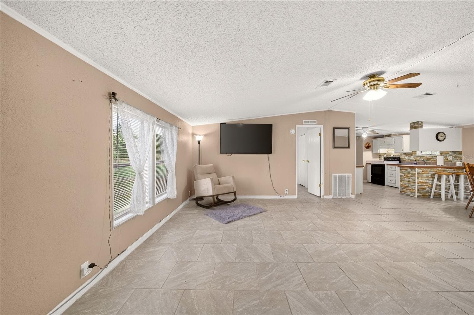 Living Room - 15355 SE 113TH STREET RD, OCKLAWAHA