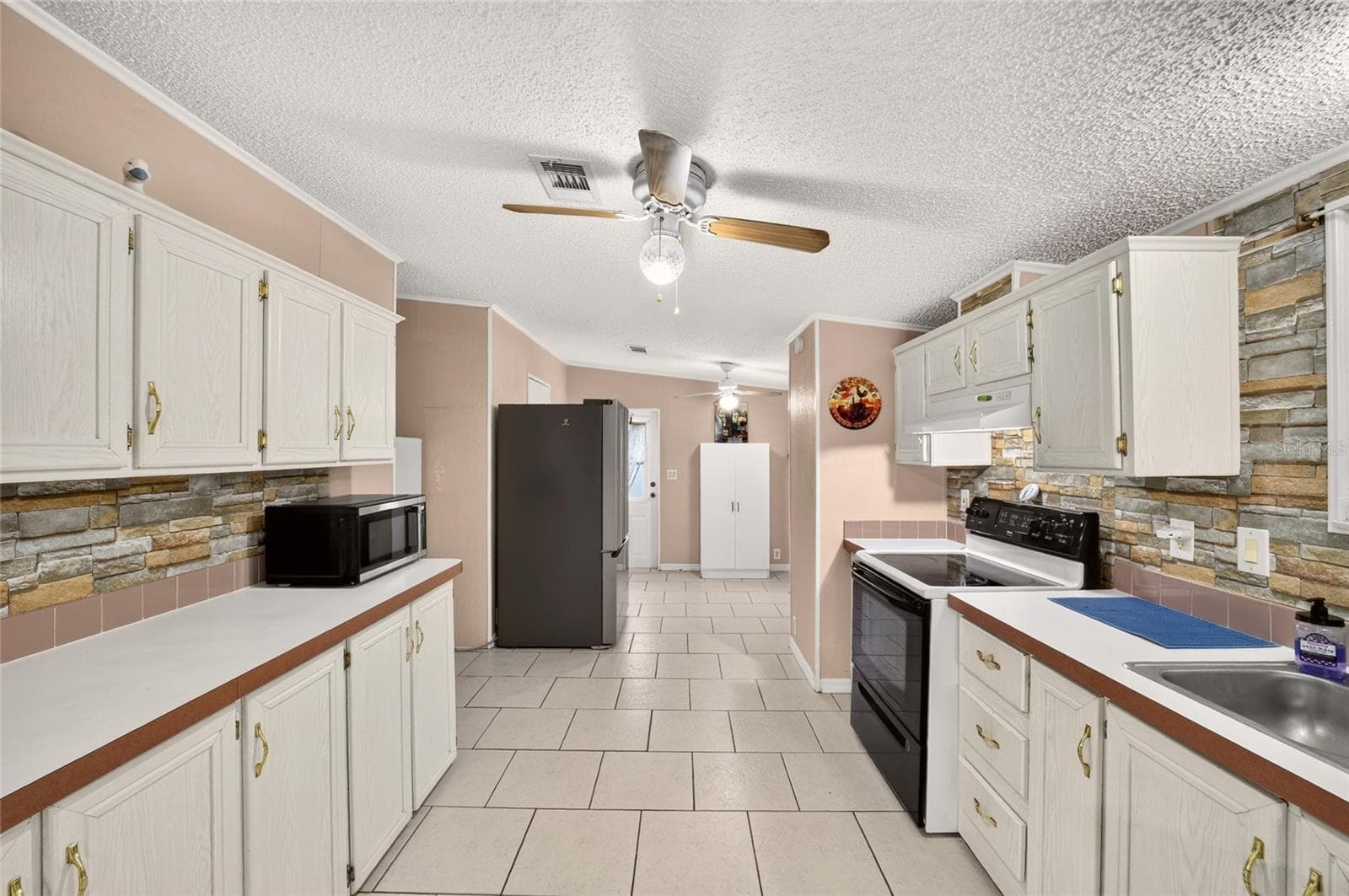 Kitchen - 15355 SE 113TH STREET RD, OCKLAWAHA